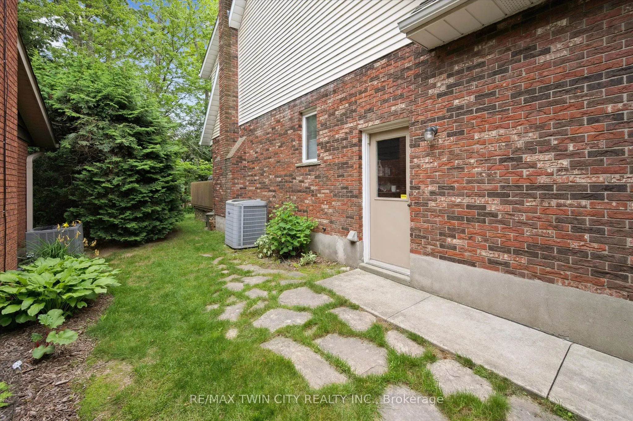 45 Applewood Crescent