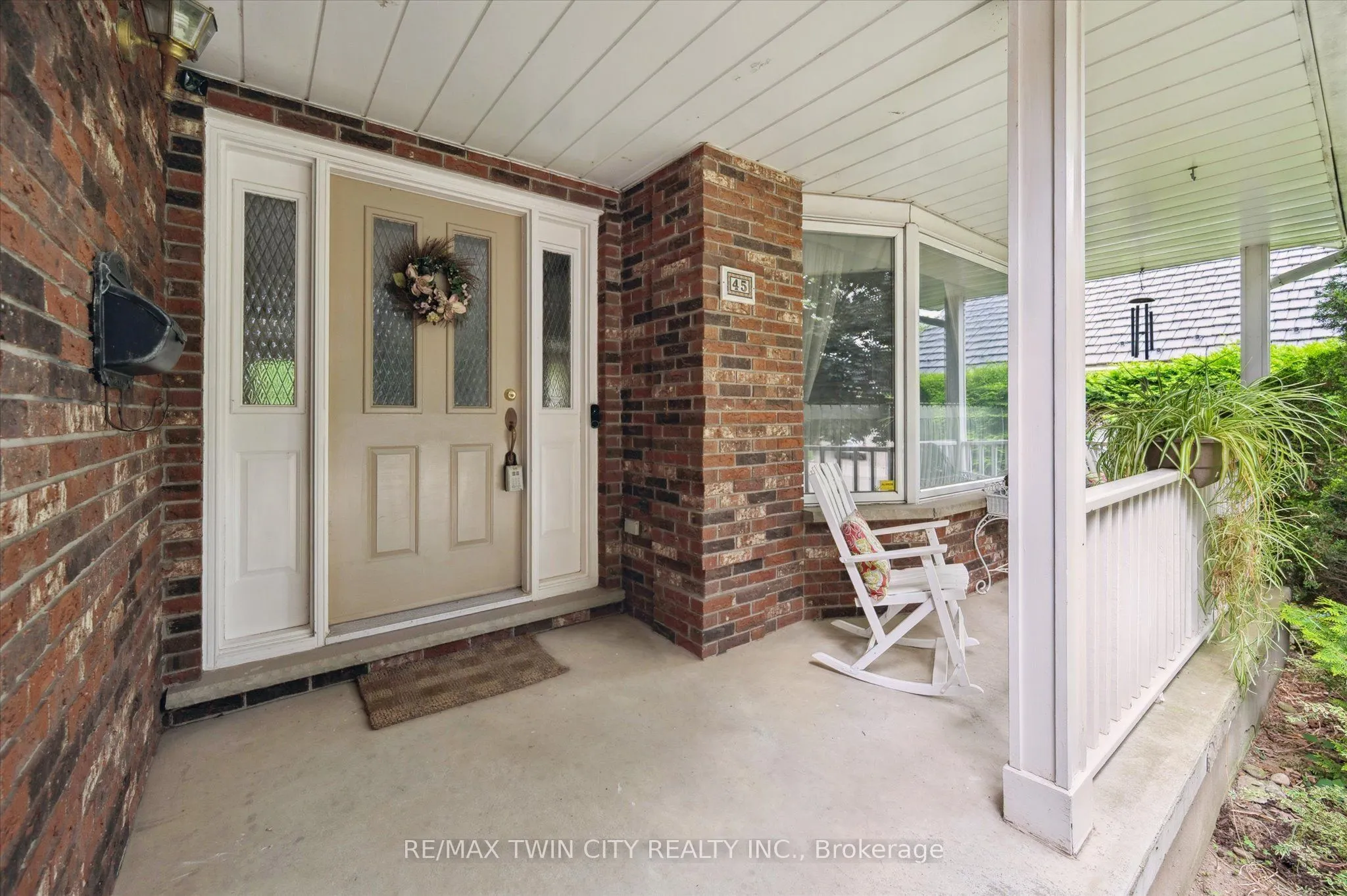45 Applewood Crescent