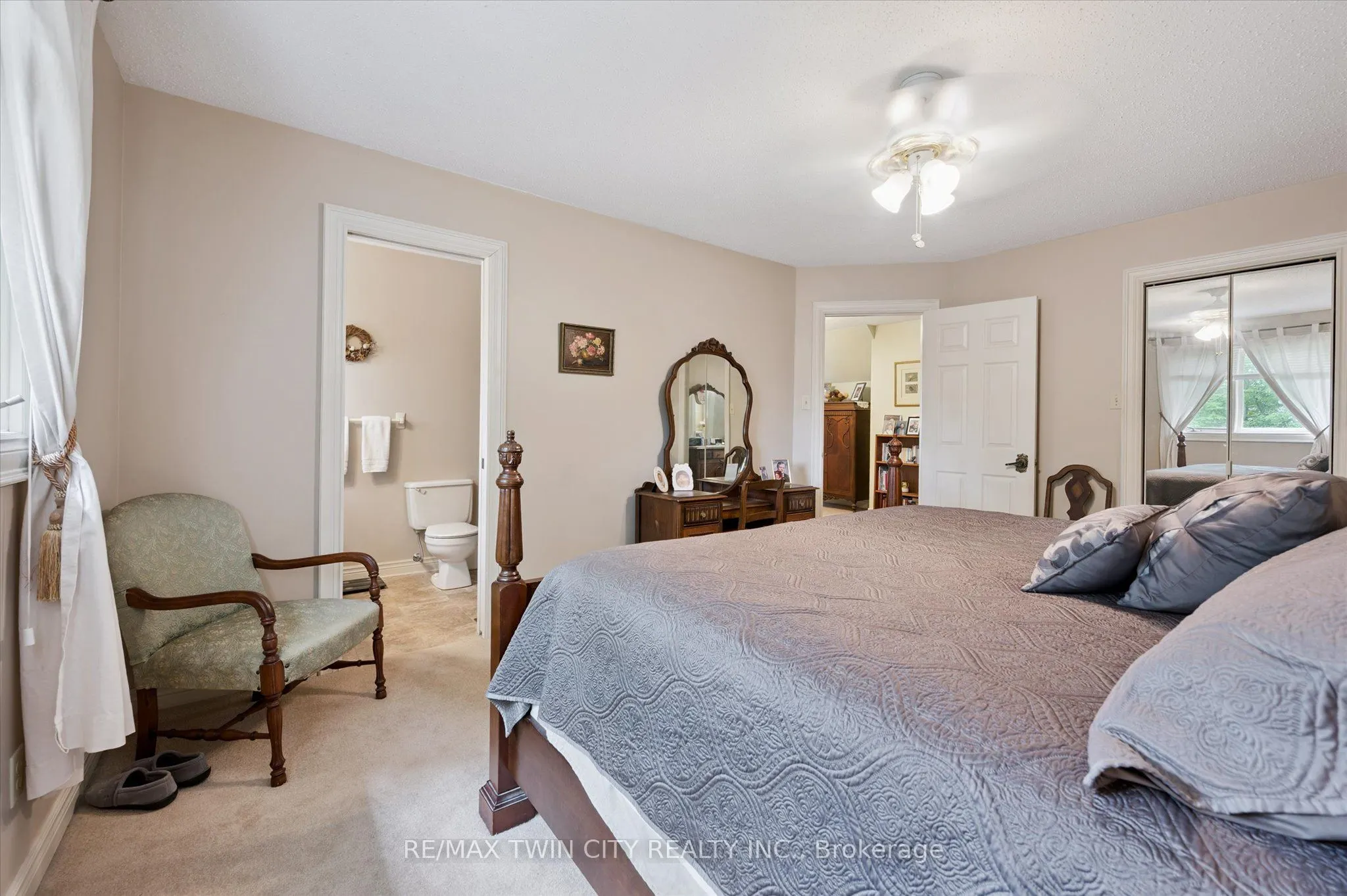 45 Applewood Crescent