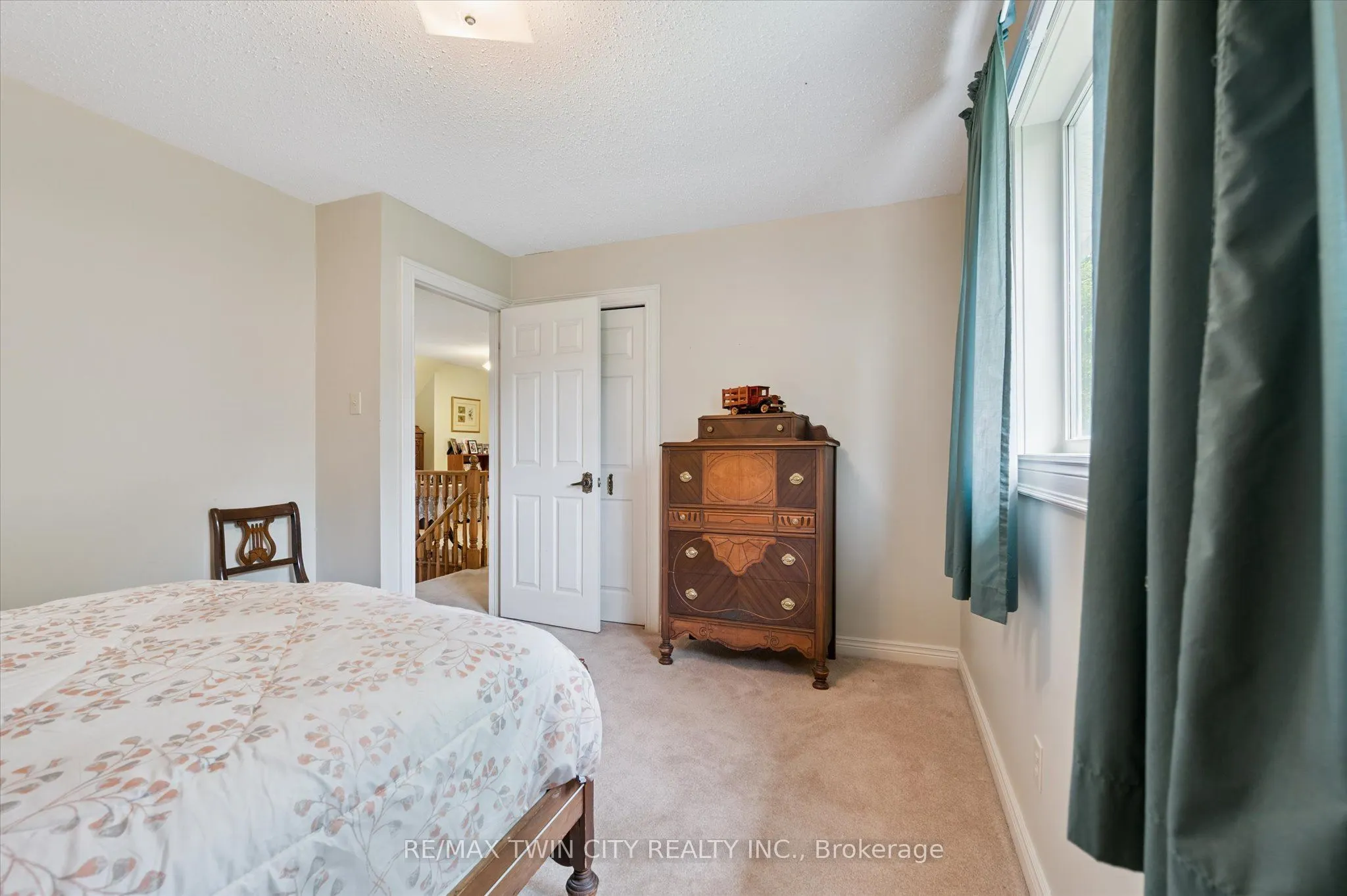45 Applewood Crescent