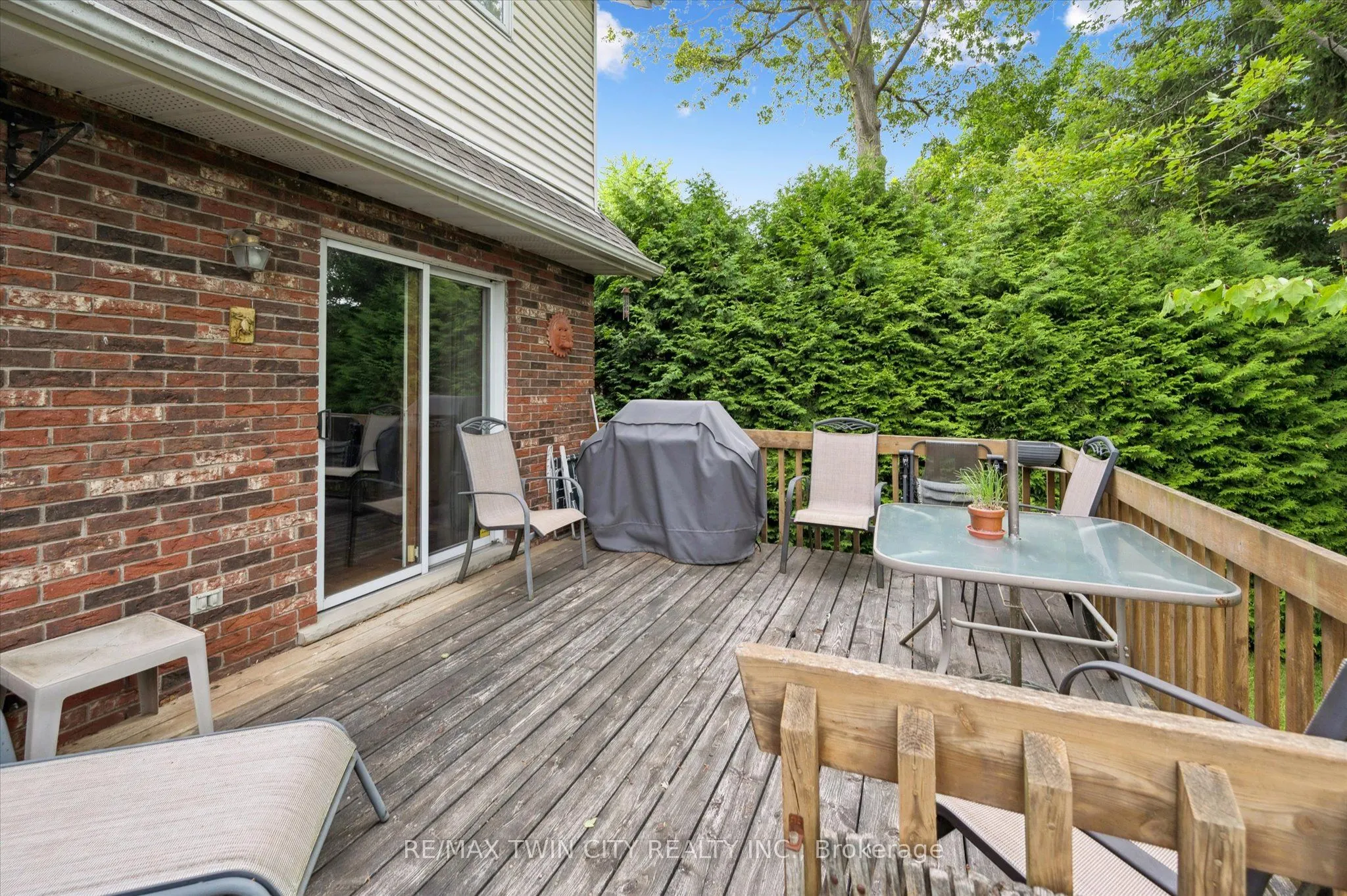 45 Applewood Crescent