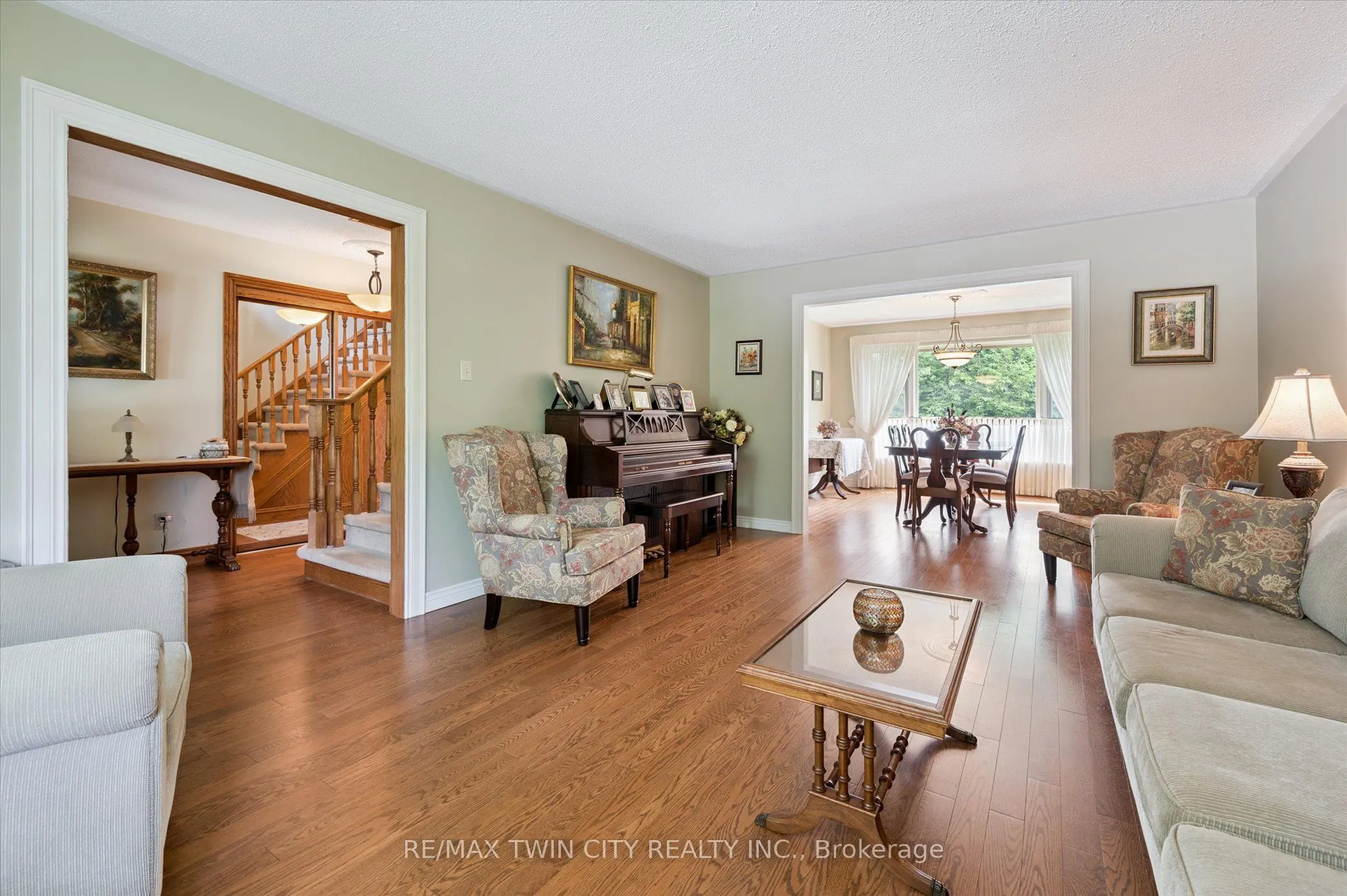 45 Applewood Crescent