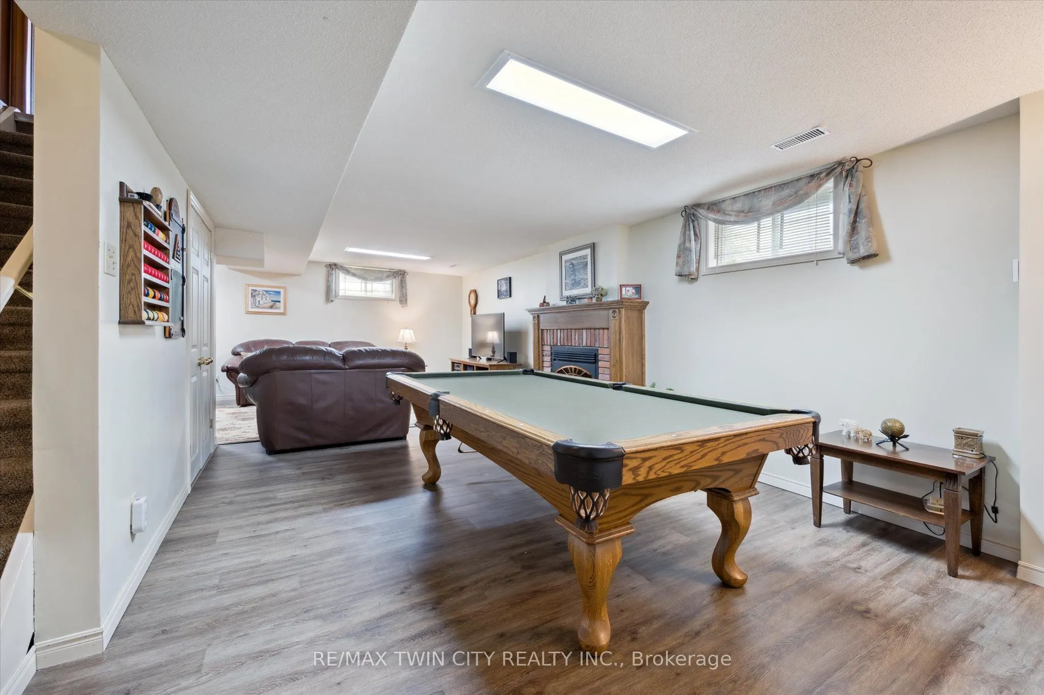 45 Applewood Crescent