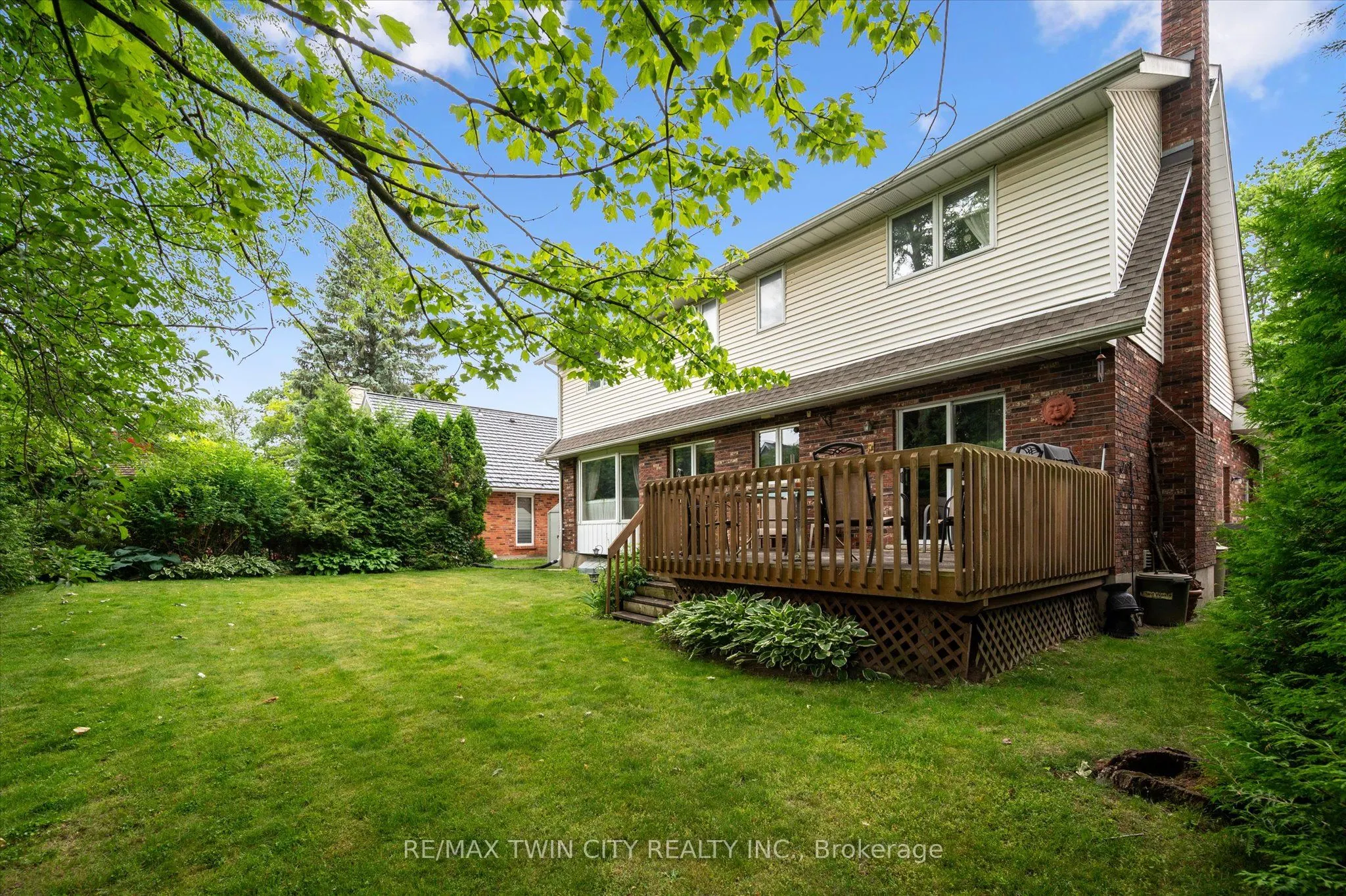 45 Applewood Crescent