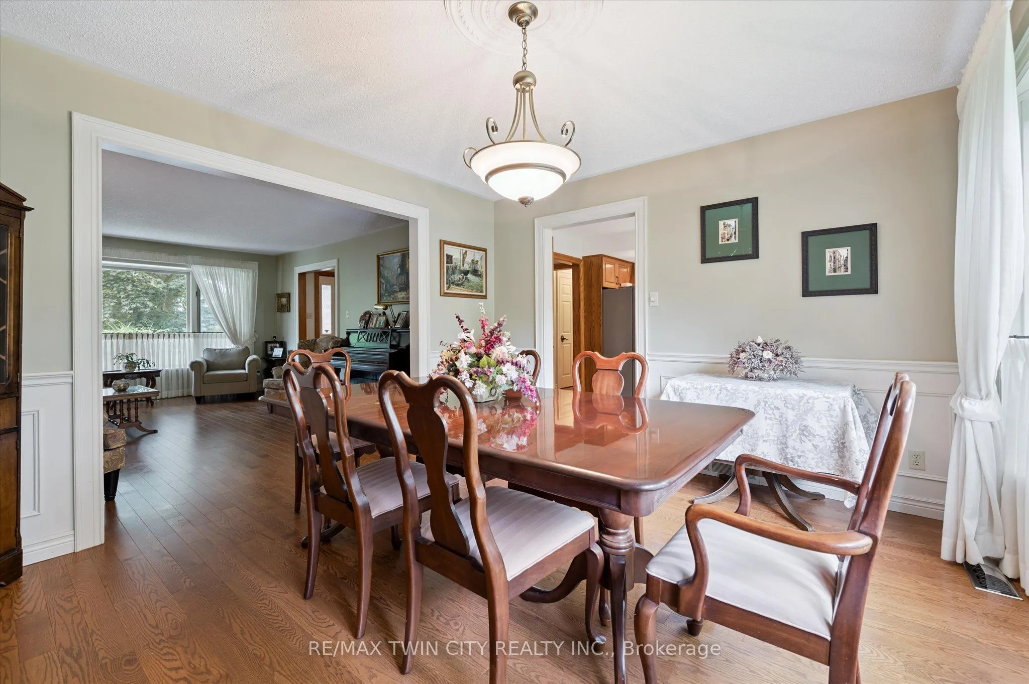 45 Applewood Crescent