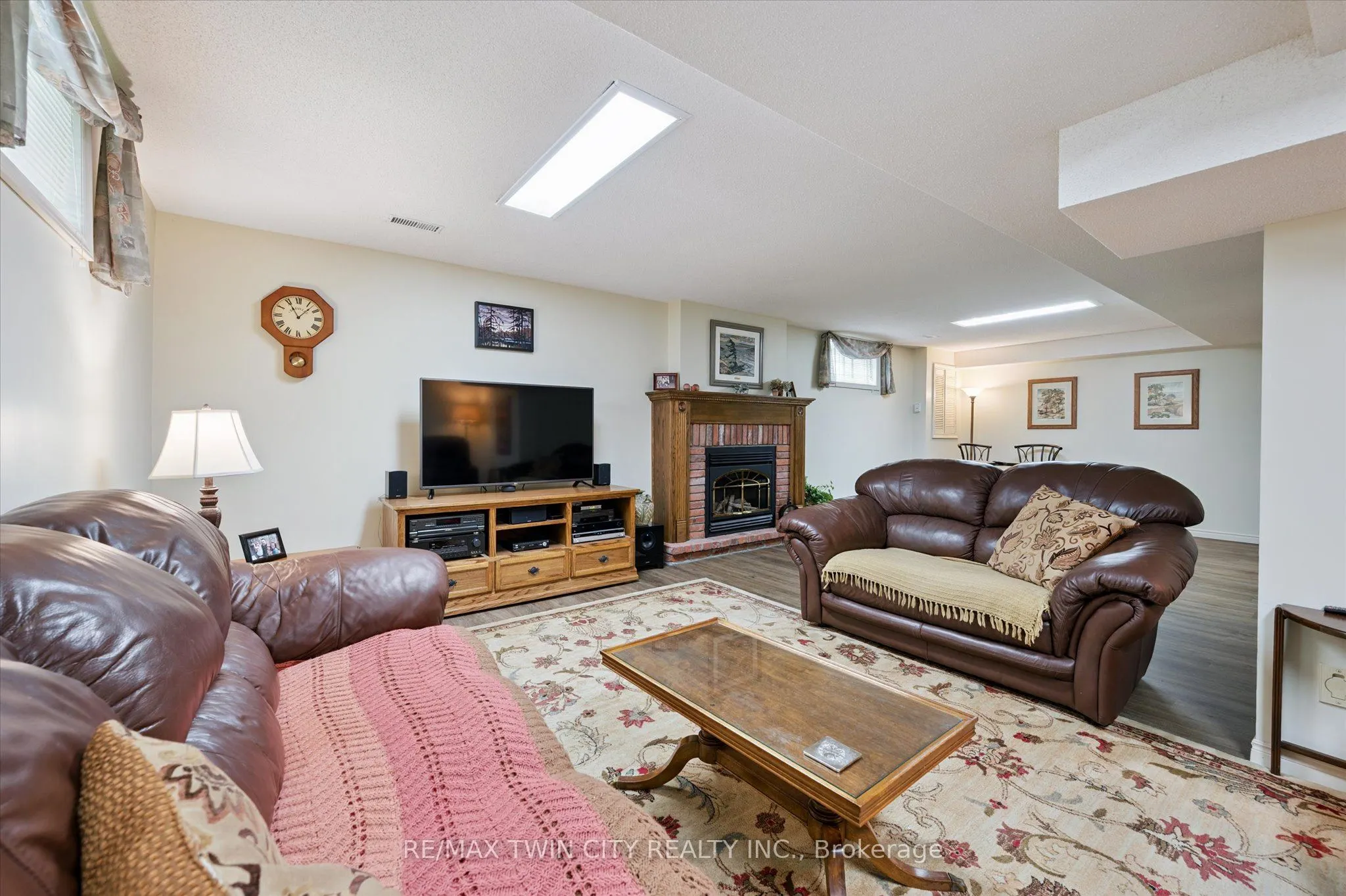 45 Applewood Crescent