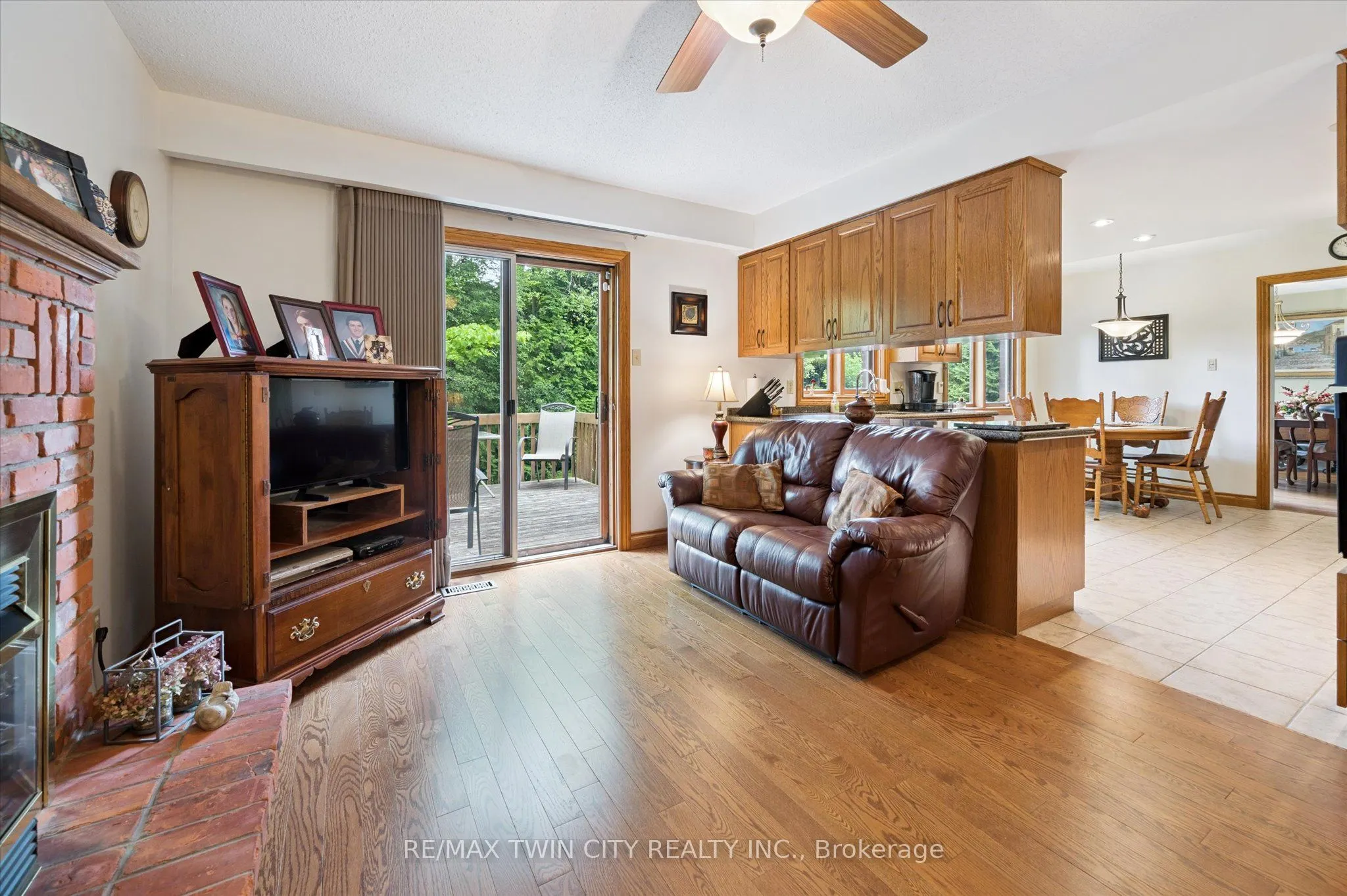 45 Applewood Crescent