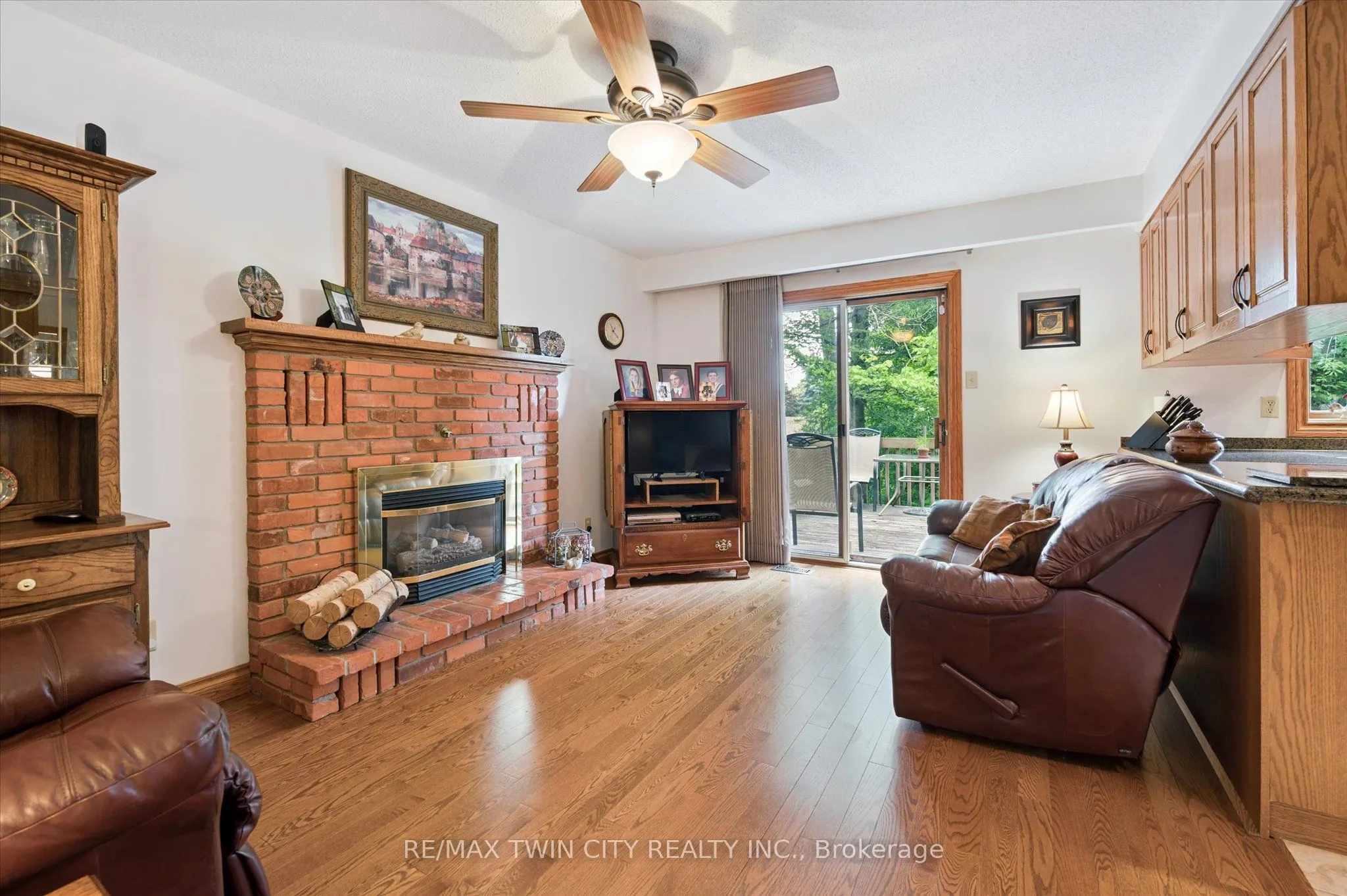 45 Applewood Crescent