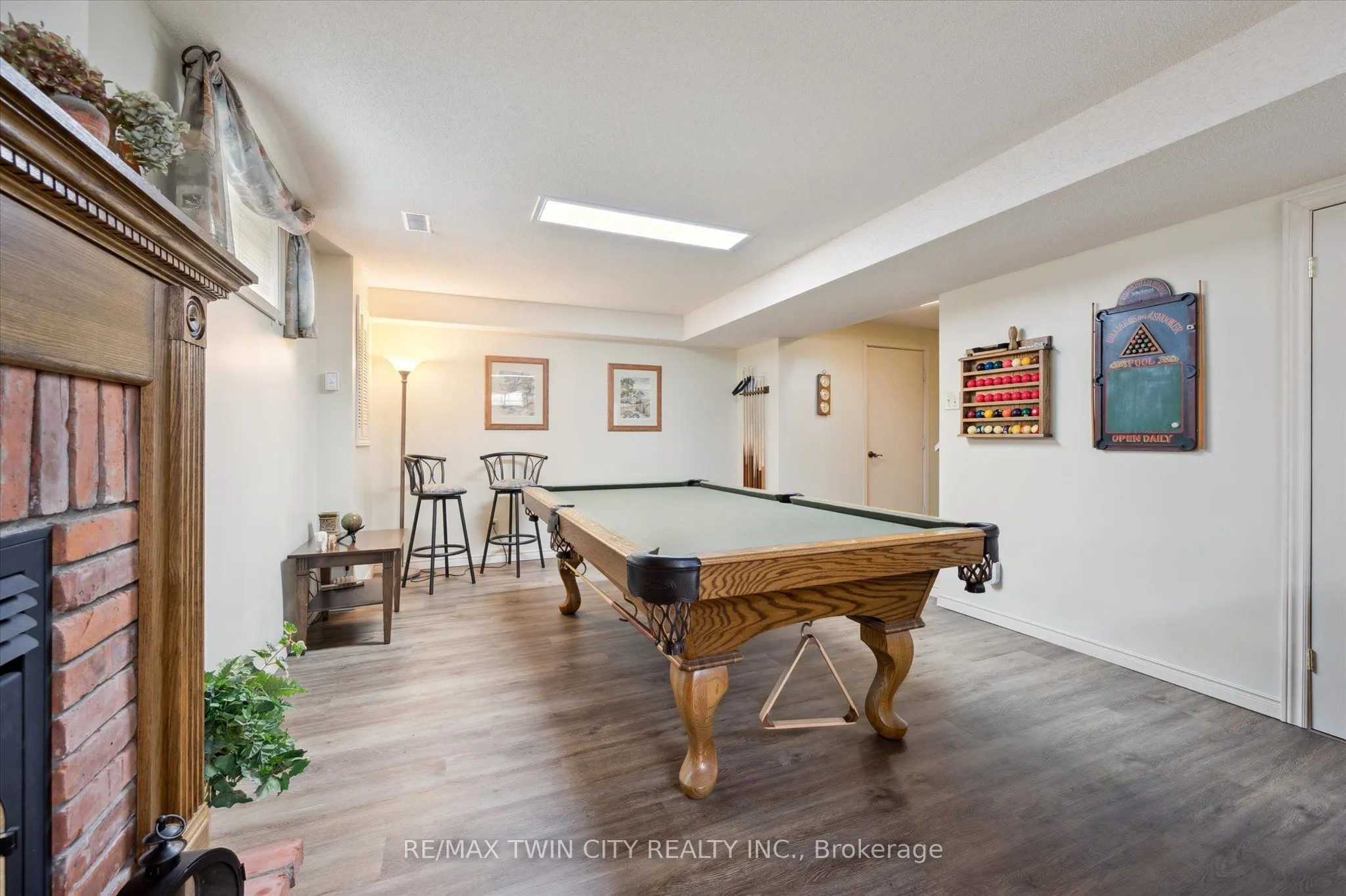 45 Applewood Crescent