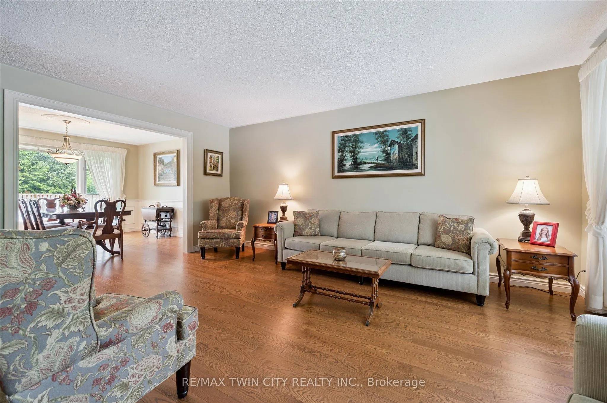 45 Applewood Crescent
