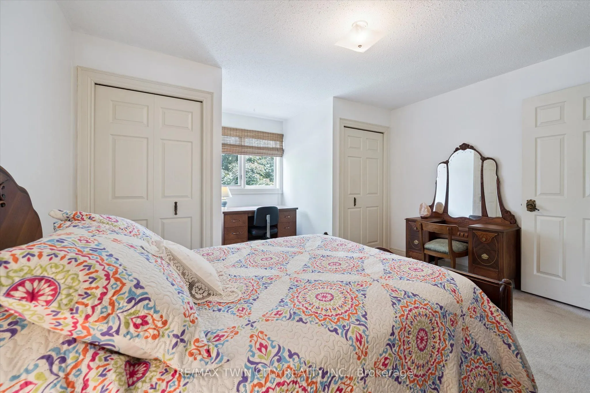 45 Applewood Crescent