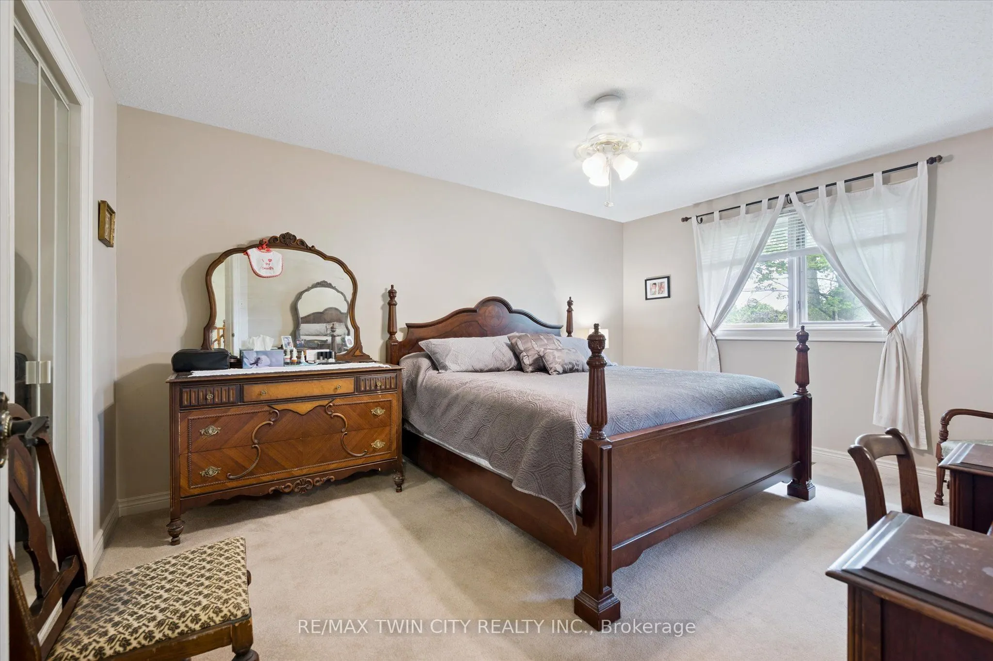 45 Applewood Crescent