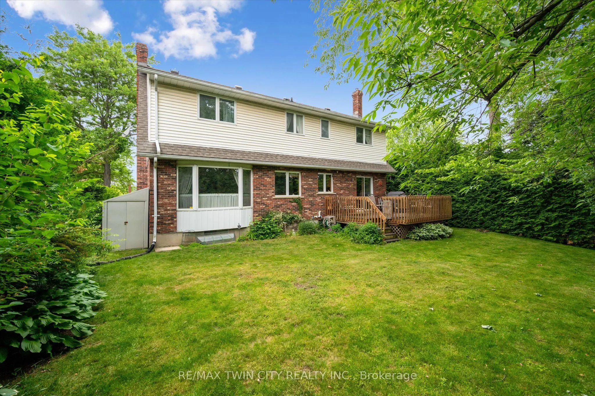 45 Applewood Crescent