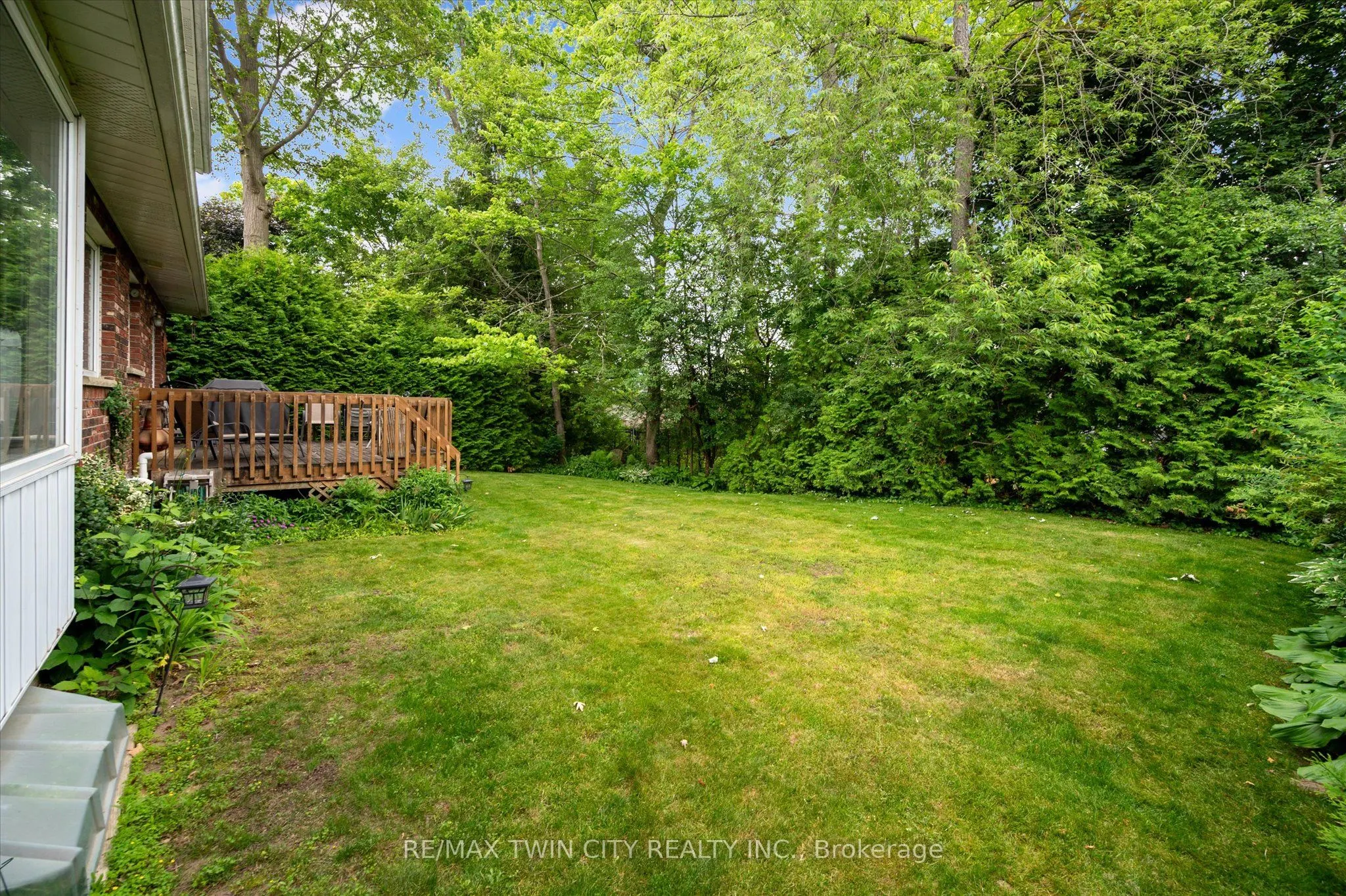 45 Applewood Crescent