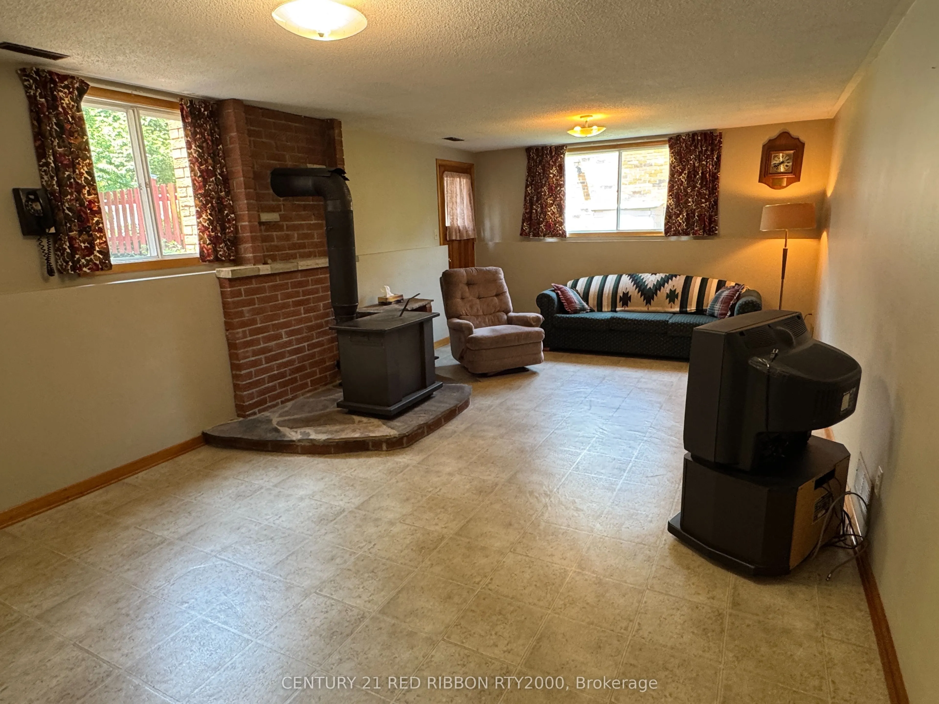 730 Glover Crescent