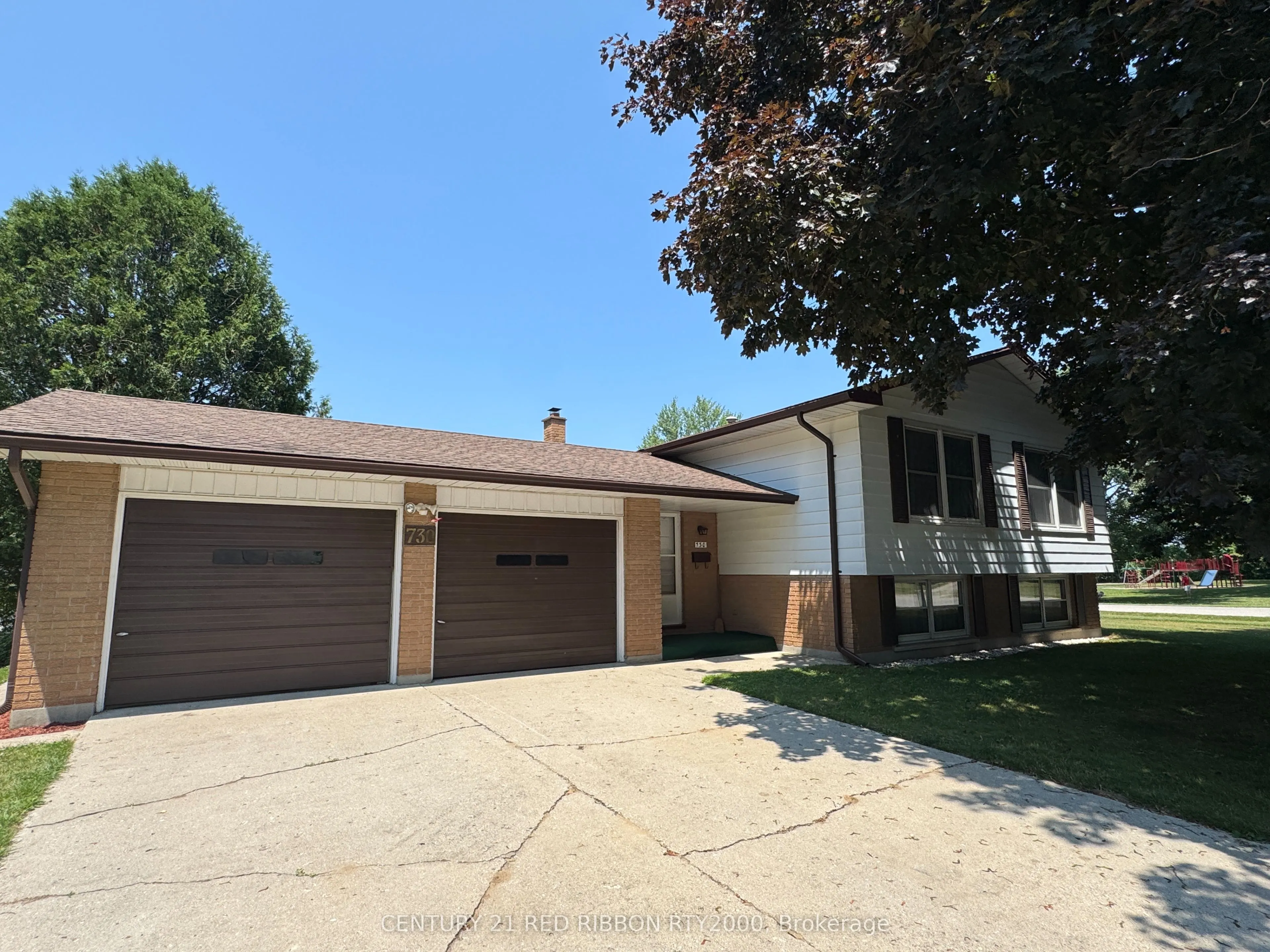 730 Glover Crescent