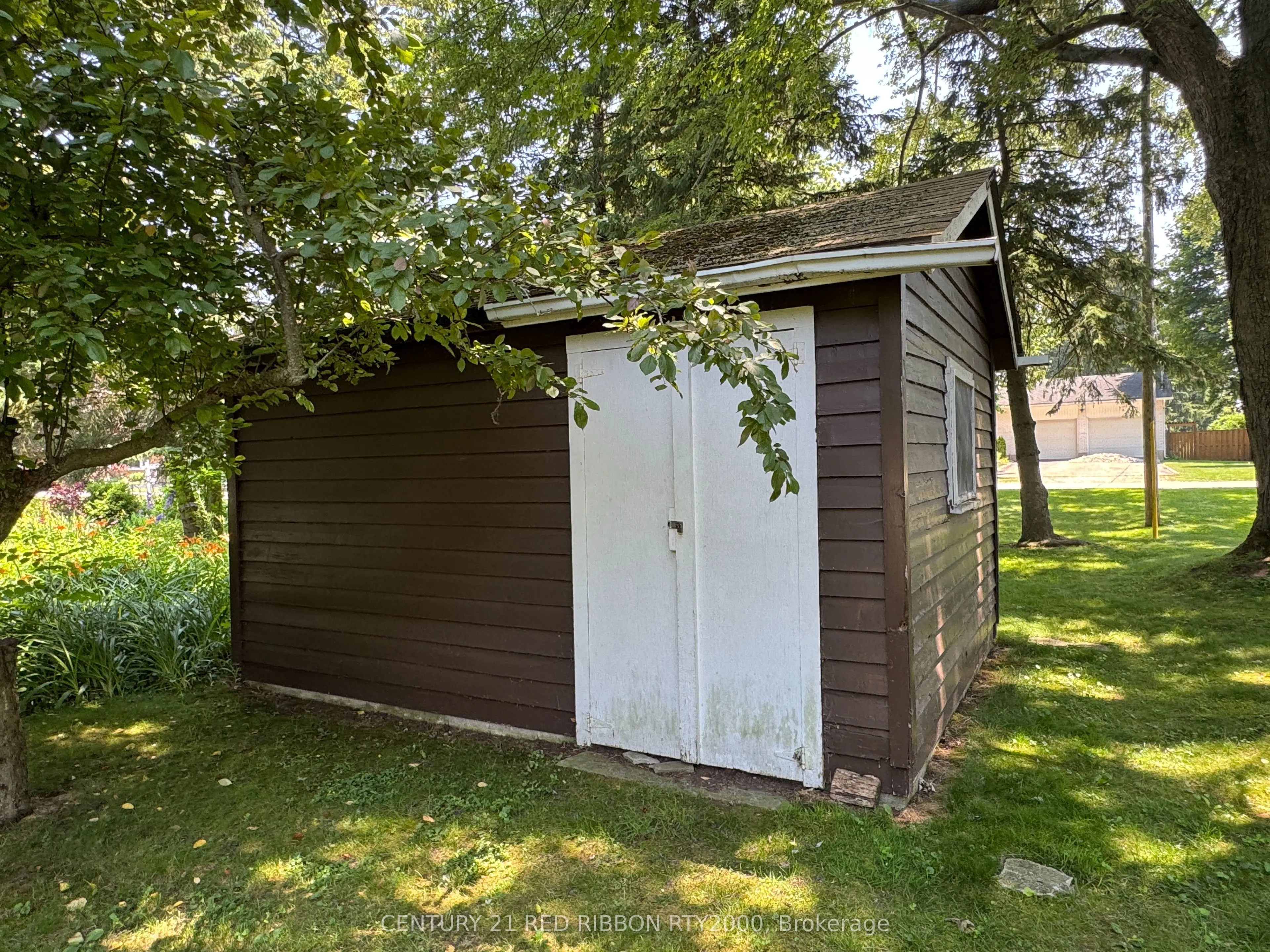 730 Glover Crescent