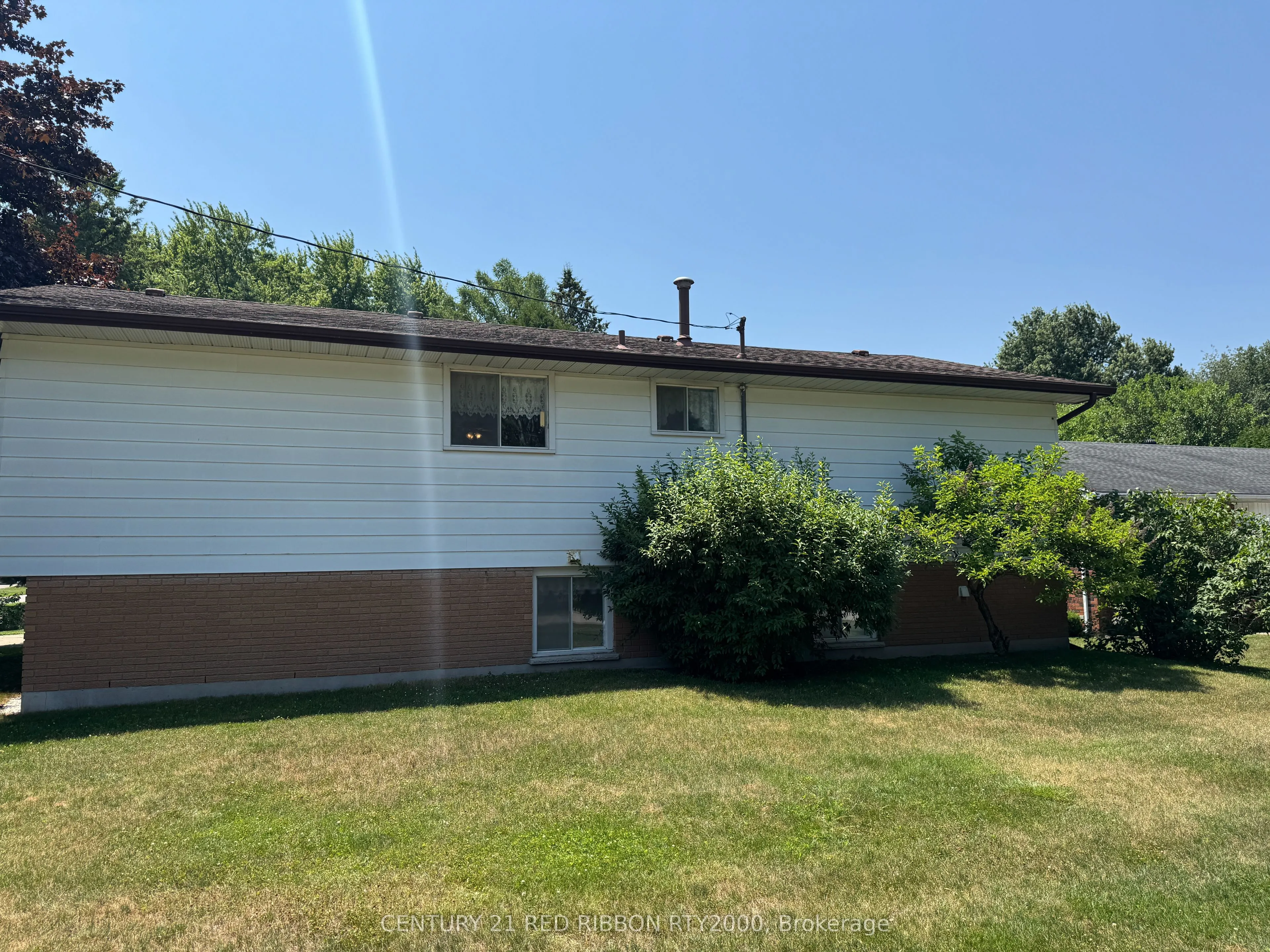 730 Glover Crescent
