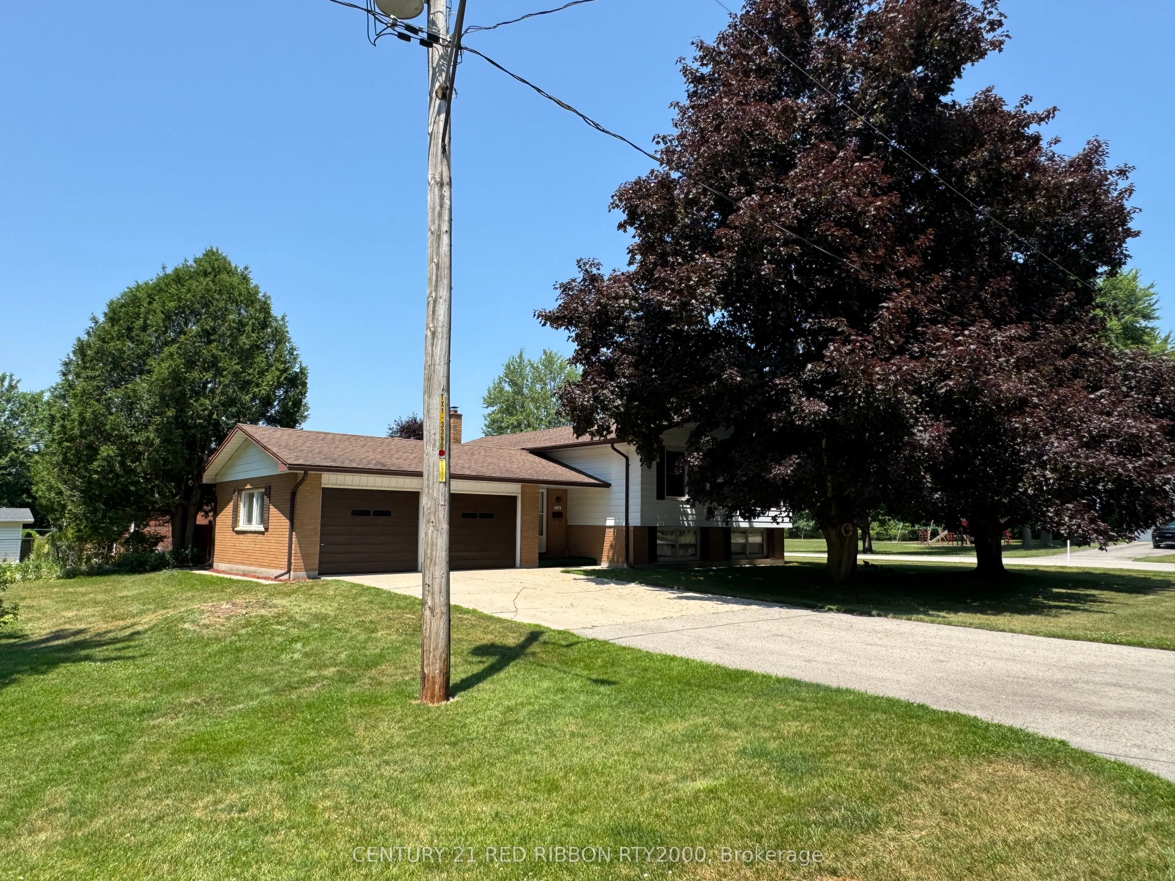 730 Glover Crescent