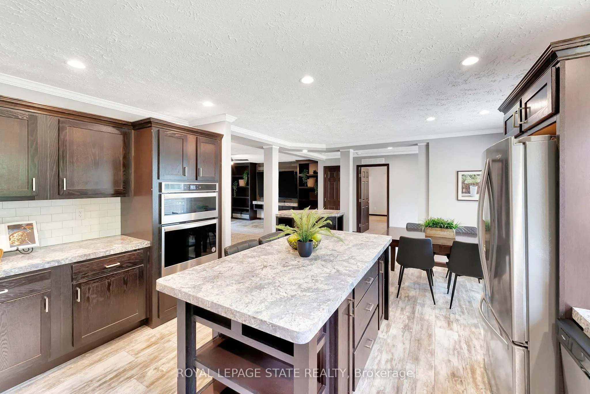 4881 Mapleview Crescent