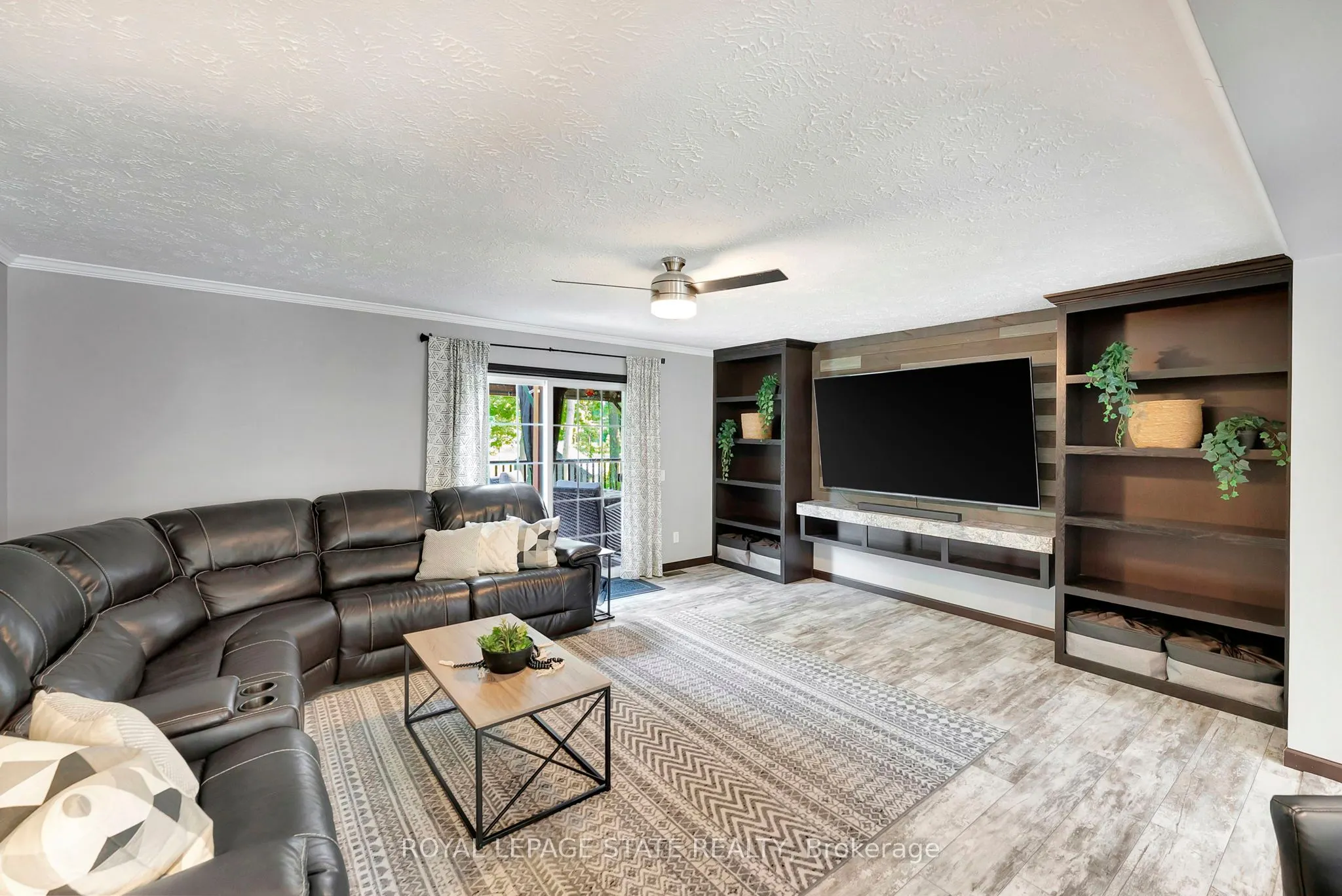 4881 Mapleview Crescent