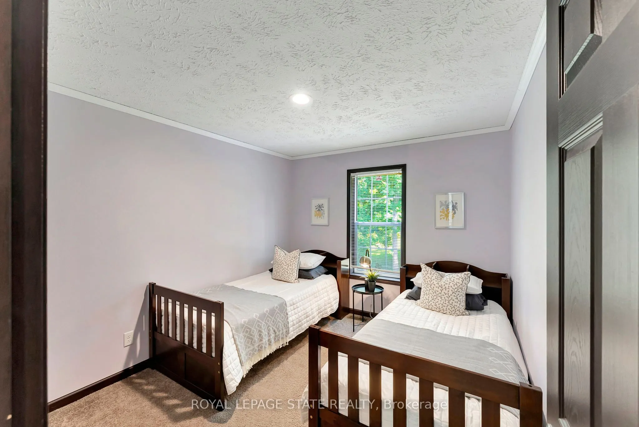 4881 Mapleview Crescent