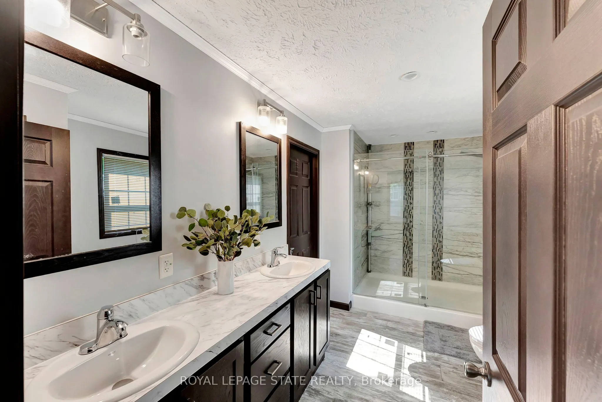 4881 Mapleview Crescent