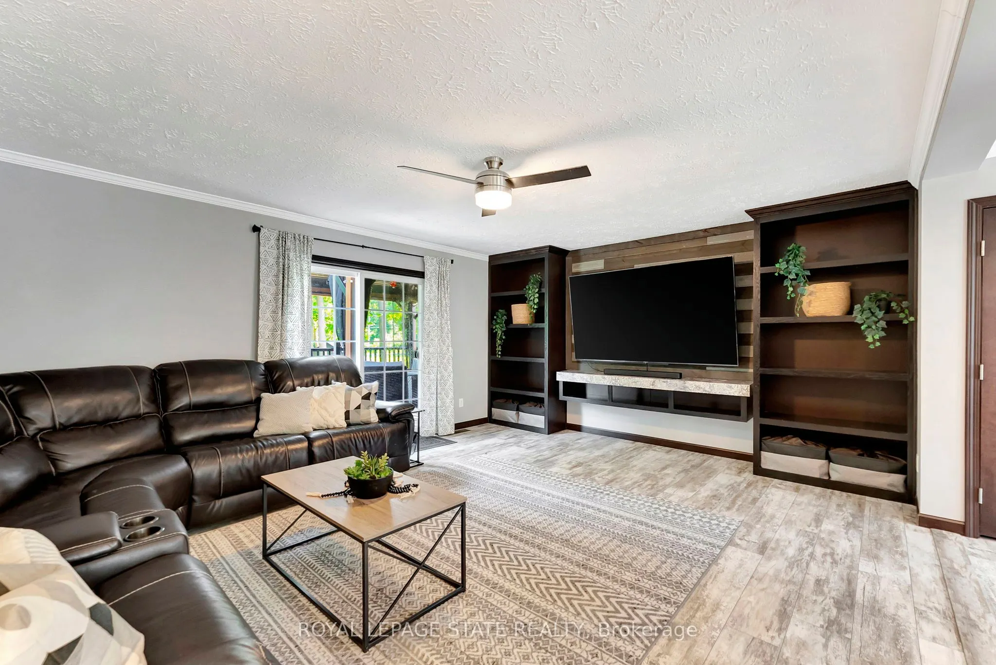 4881 Mapleview Crescent
