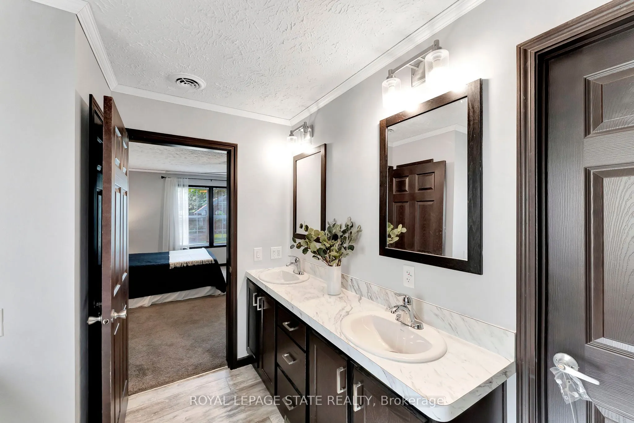 4881 Mapleview Crescent