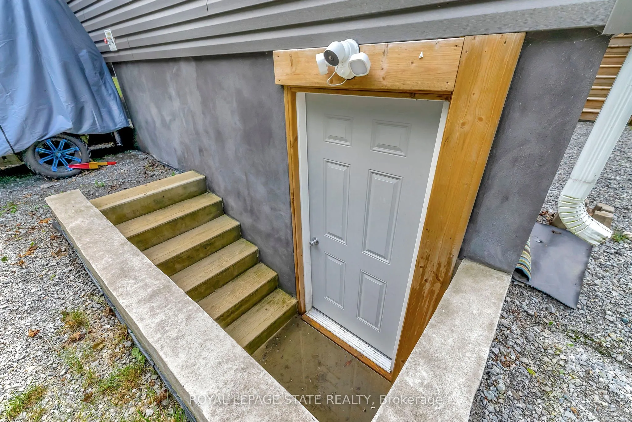 4881 Mapleview Crescent