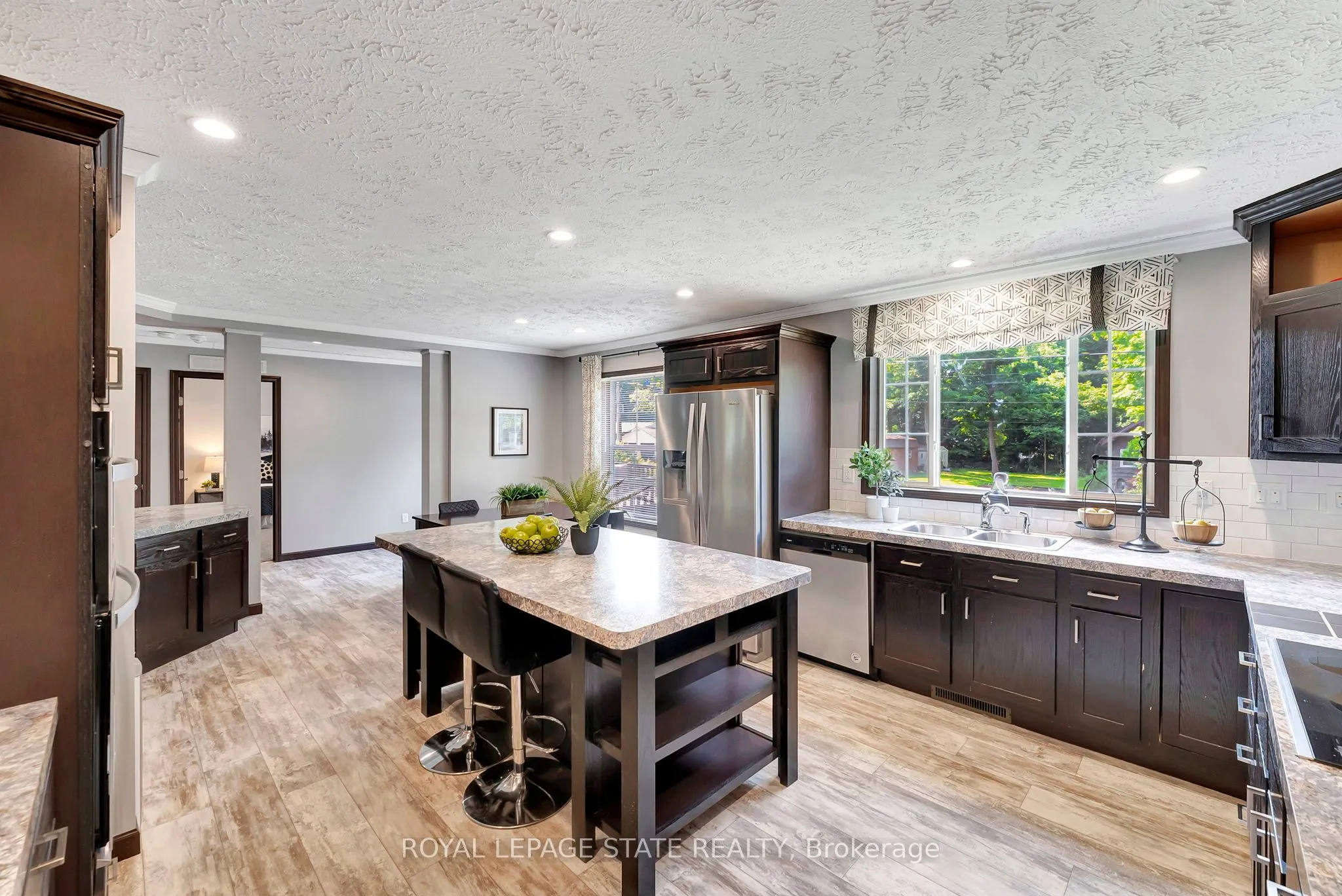 4881 Mapleview Crescent