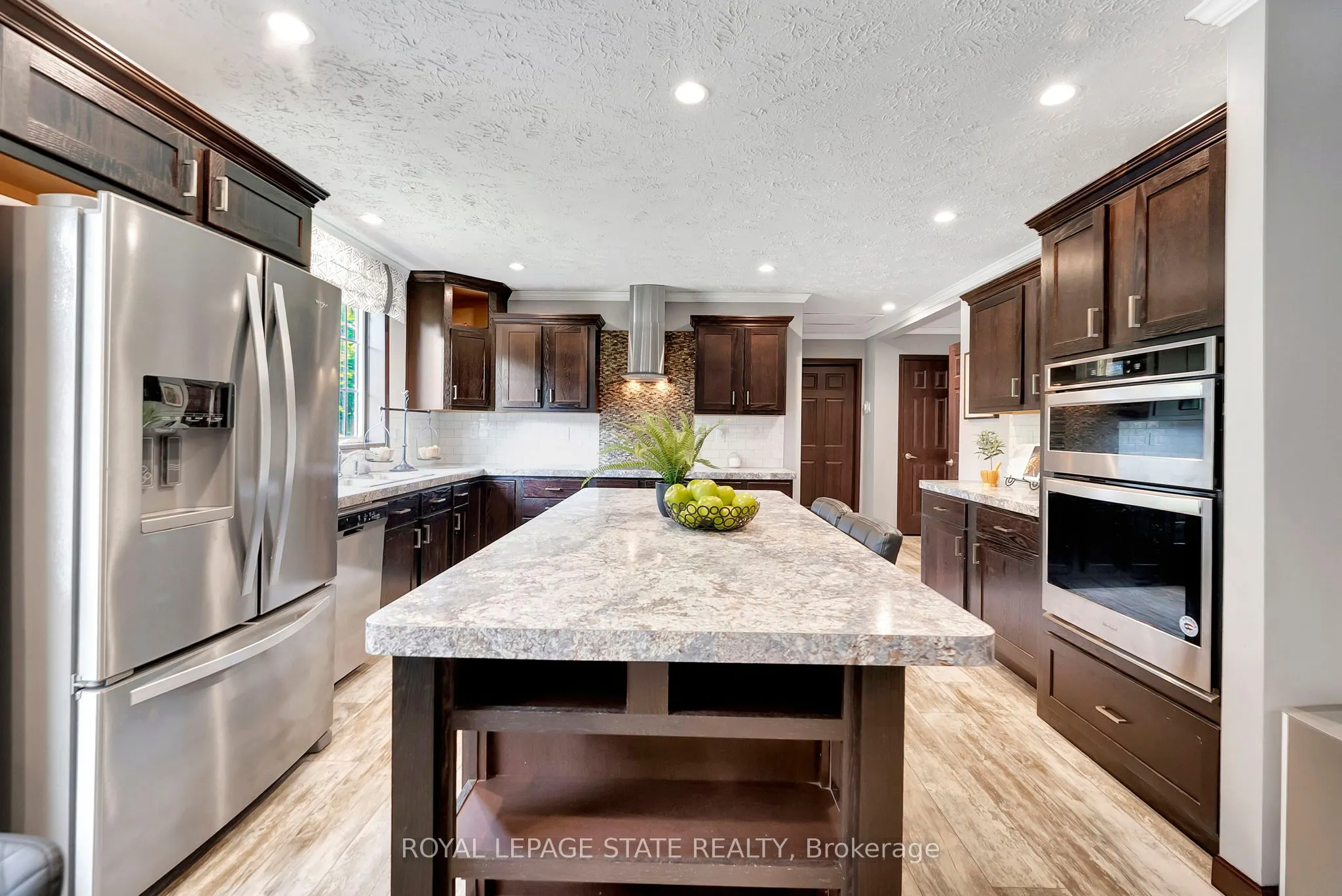 4881 Mapleview Crescent