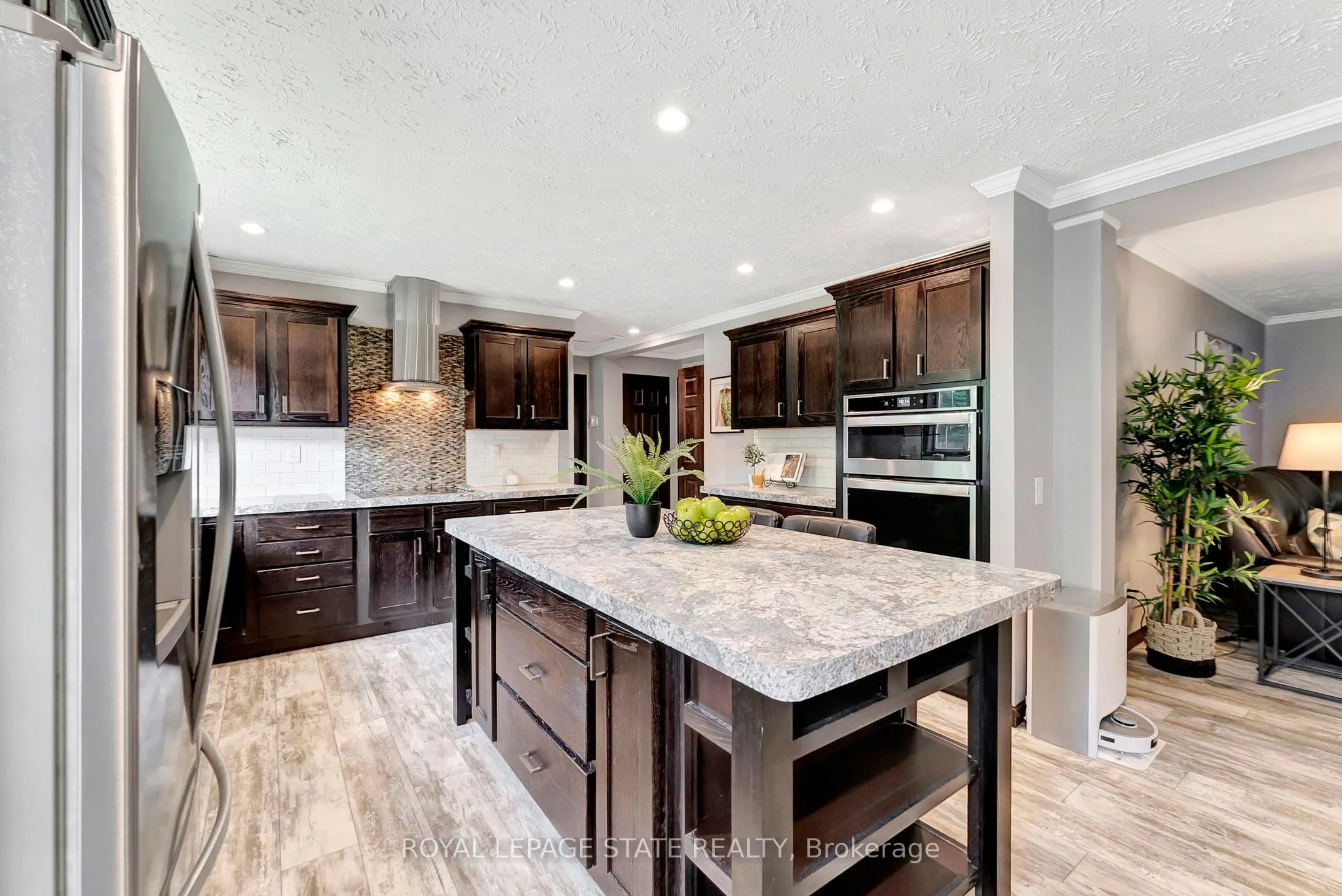 4881 Mapleview Crescent
