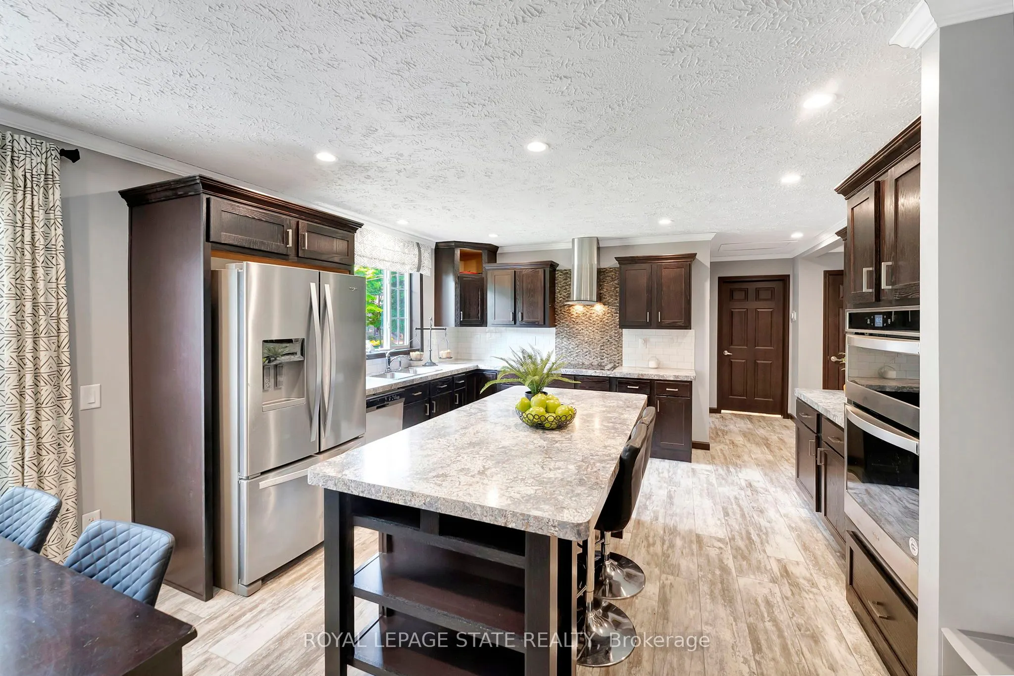 4881 Mapleview Crescent