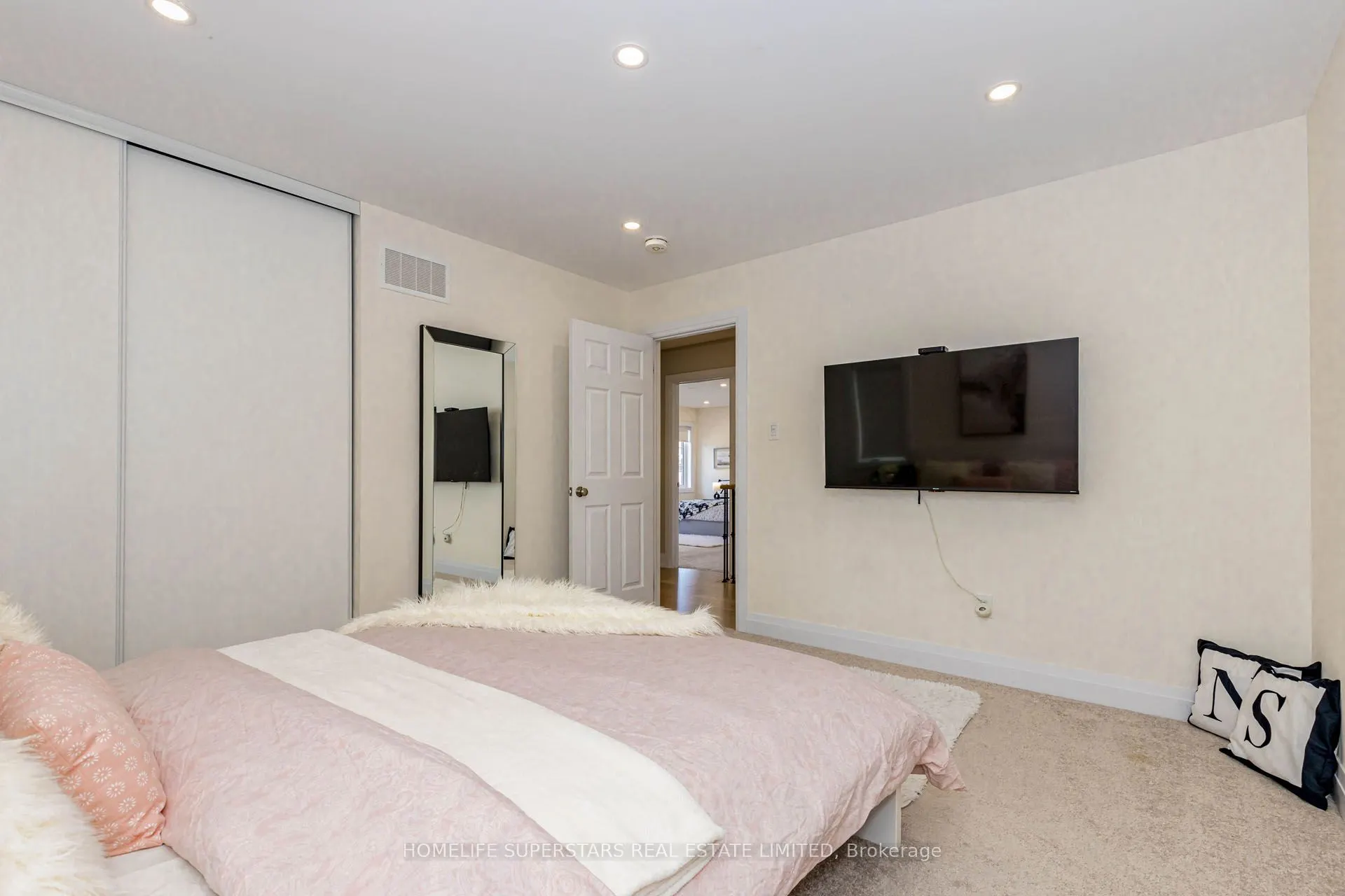 108 OAK Avenue E