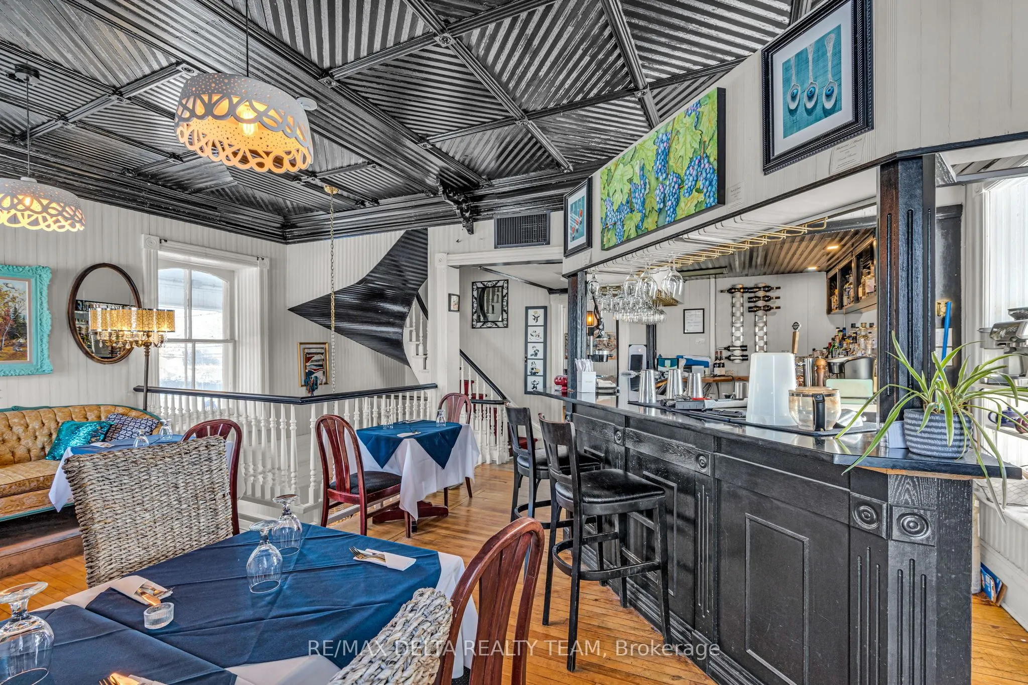 2607 OLD MONTREAL Road