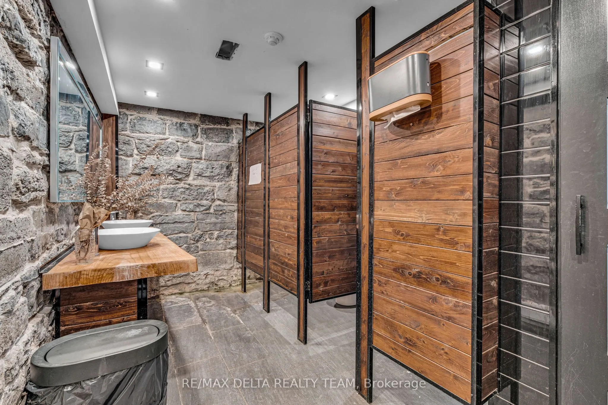 2607 OLD MONTREAL Road