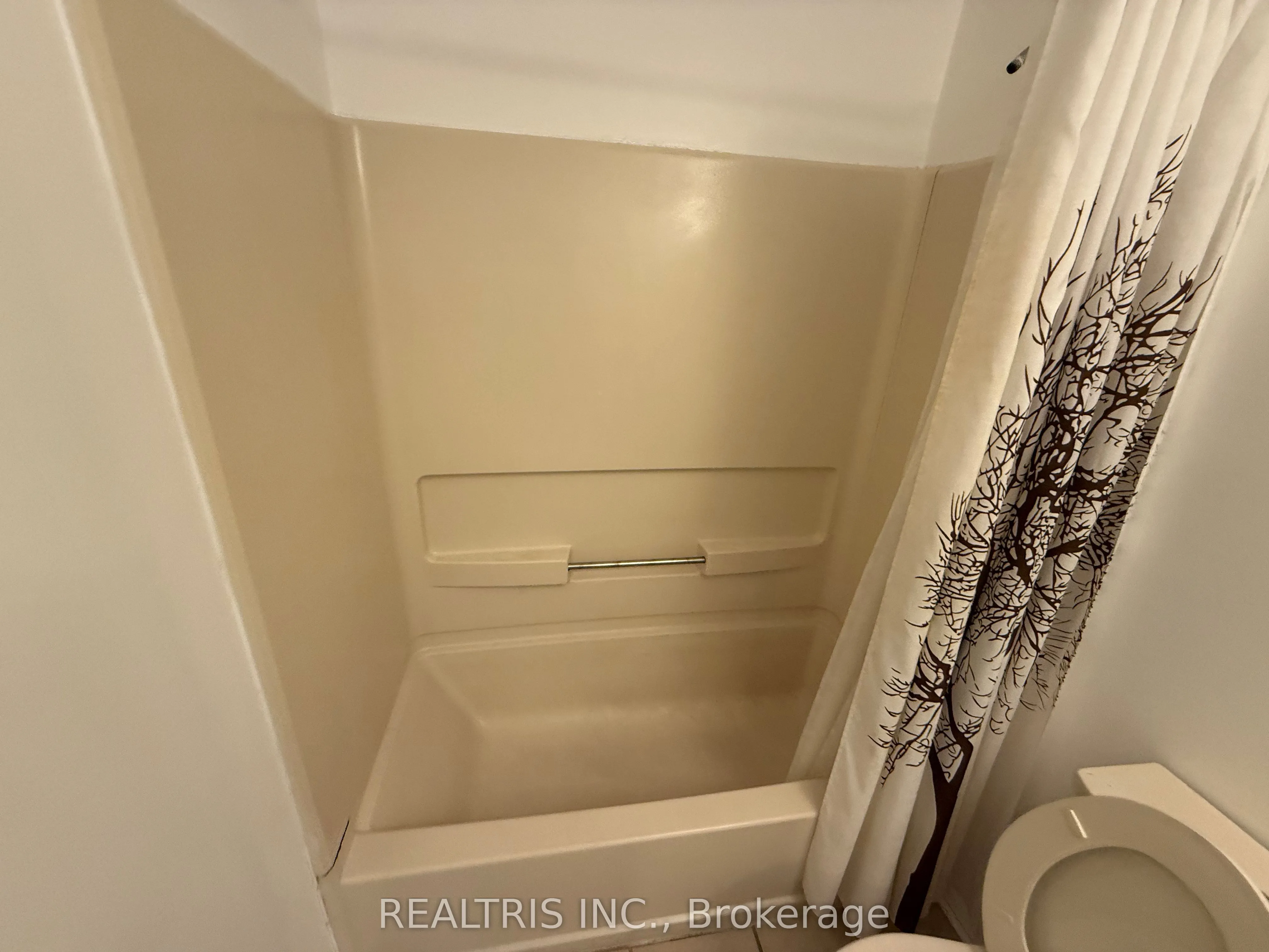 1905 Des Epinettes Avenue