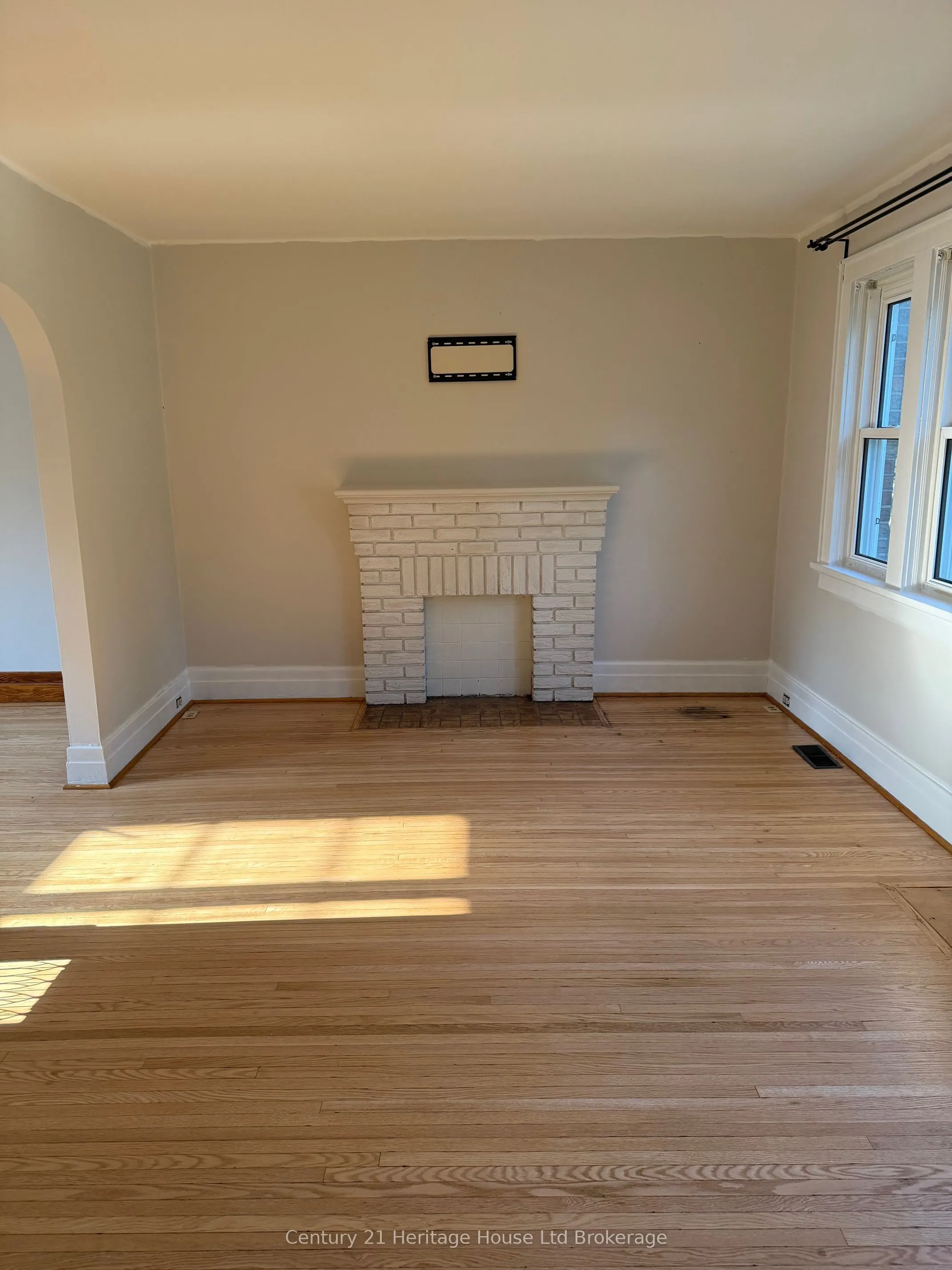 270 Vansittart Avenue