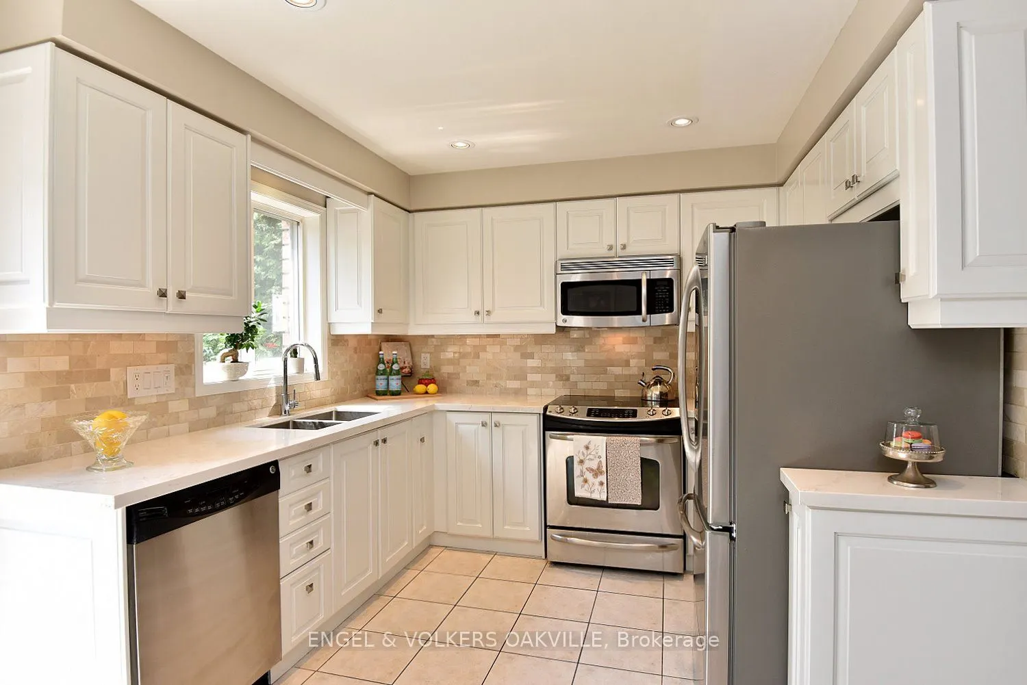 28 Waterwheel Crescent