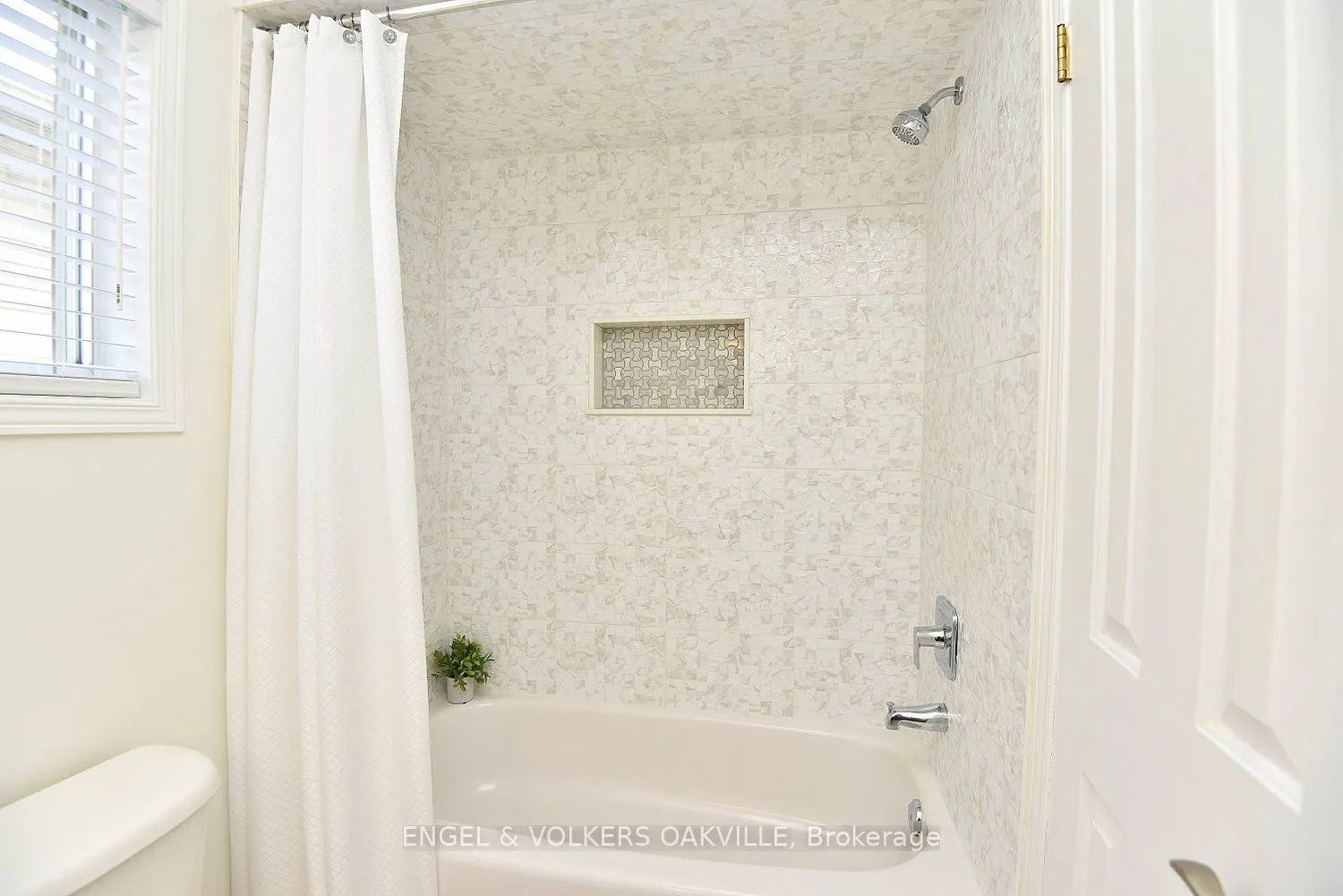28 Waterwheel Crescent