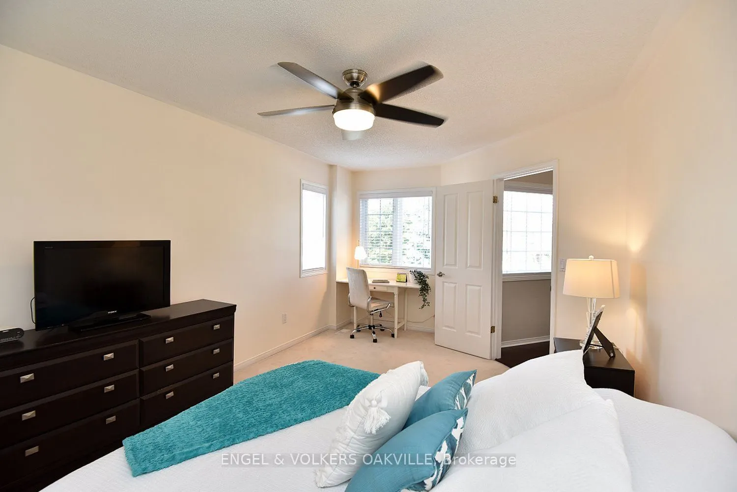 28 Waterwheel Crescent