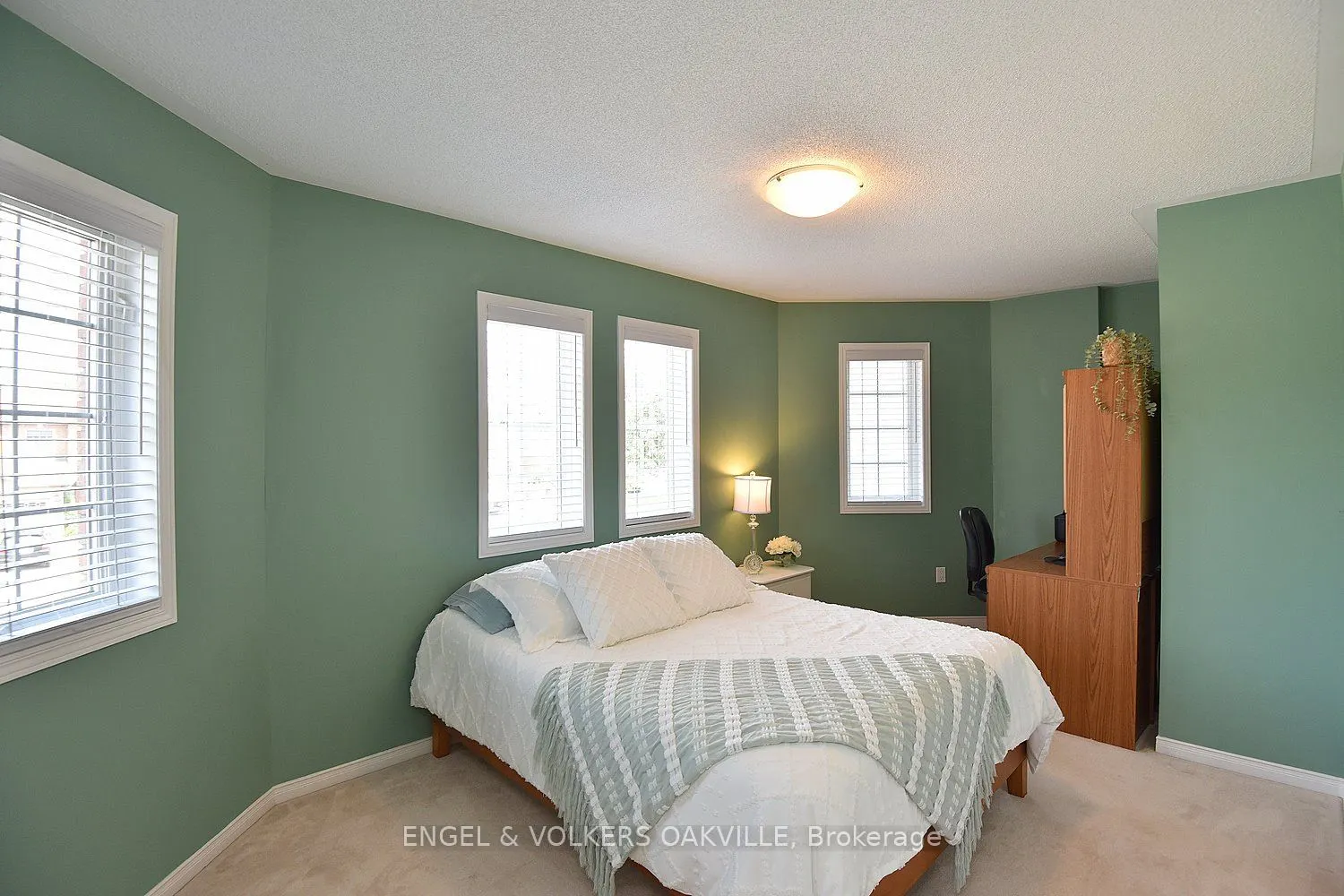 28 Waterwheel Crescent