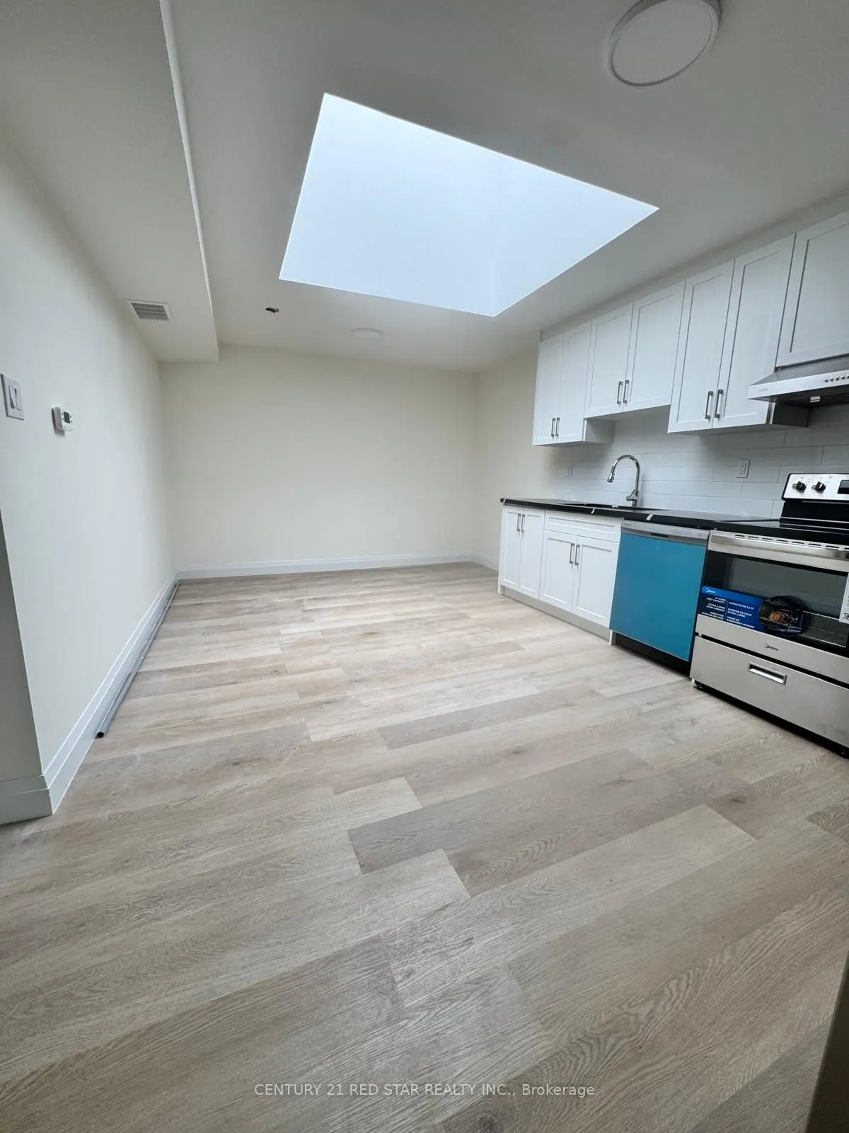 368 Dundas Street, #3
