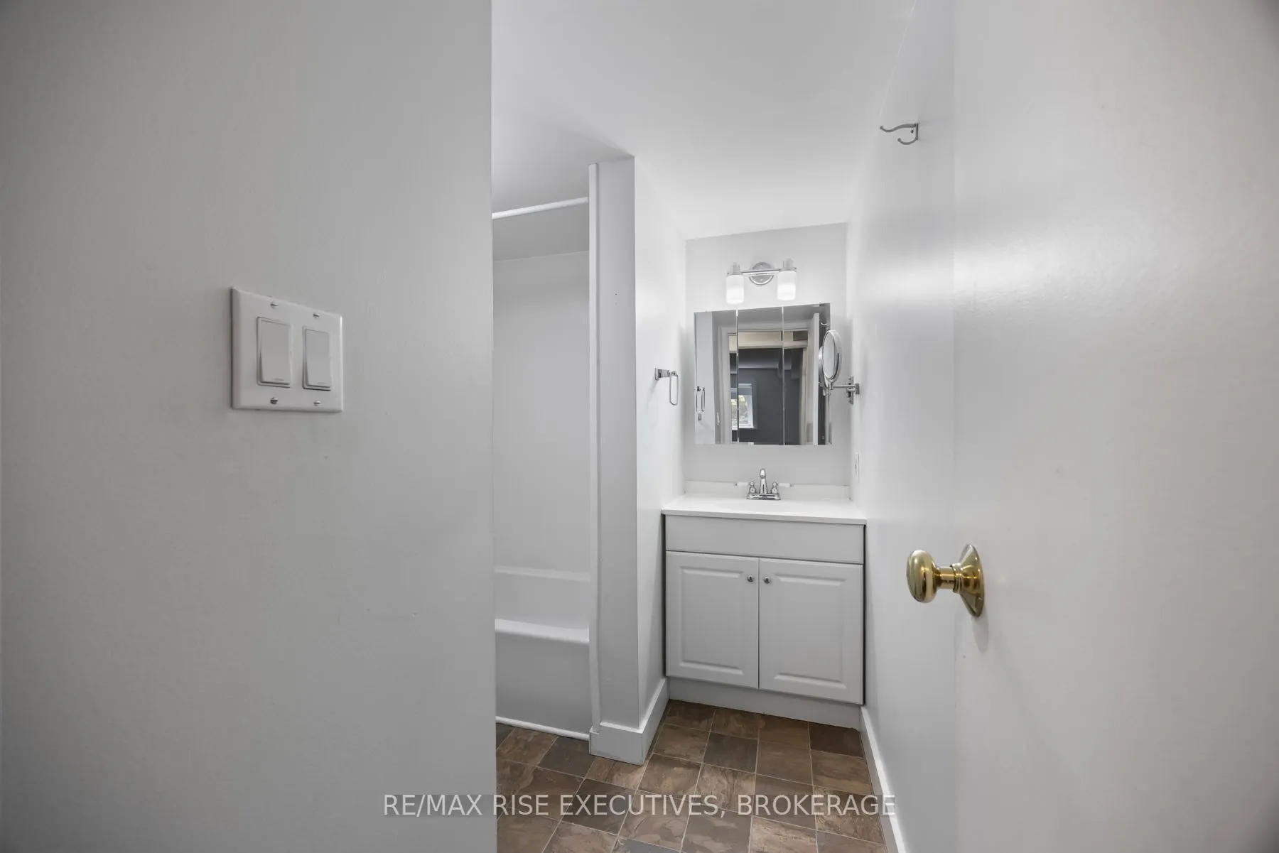 580 ARMSTRONG Road, #118