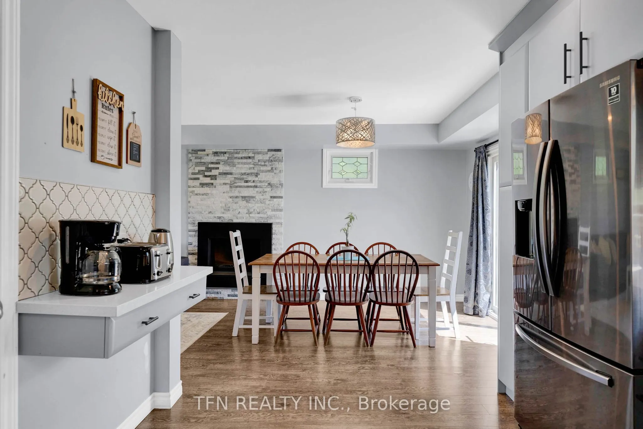 4 Pinewood Boulevard
