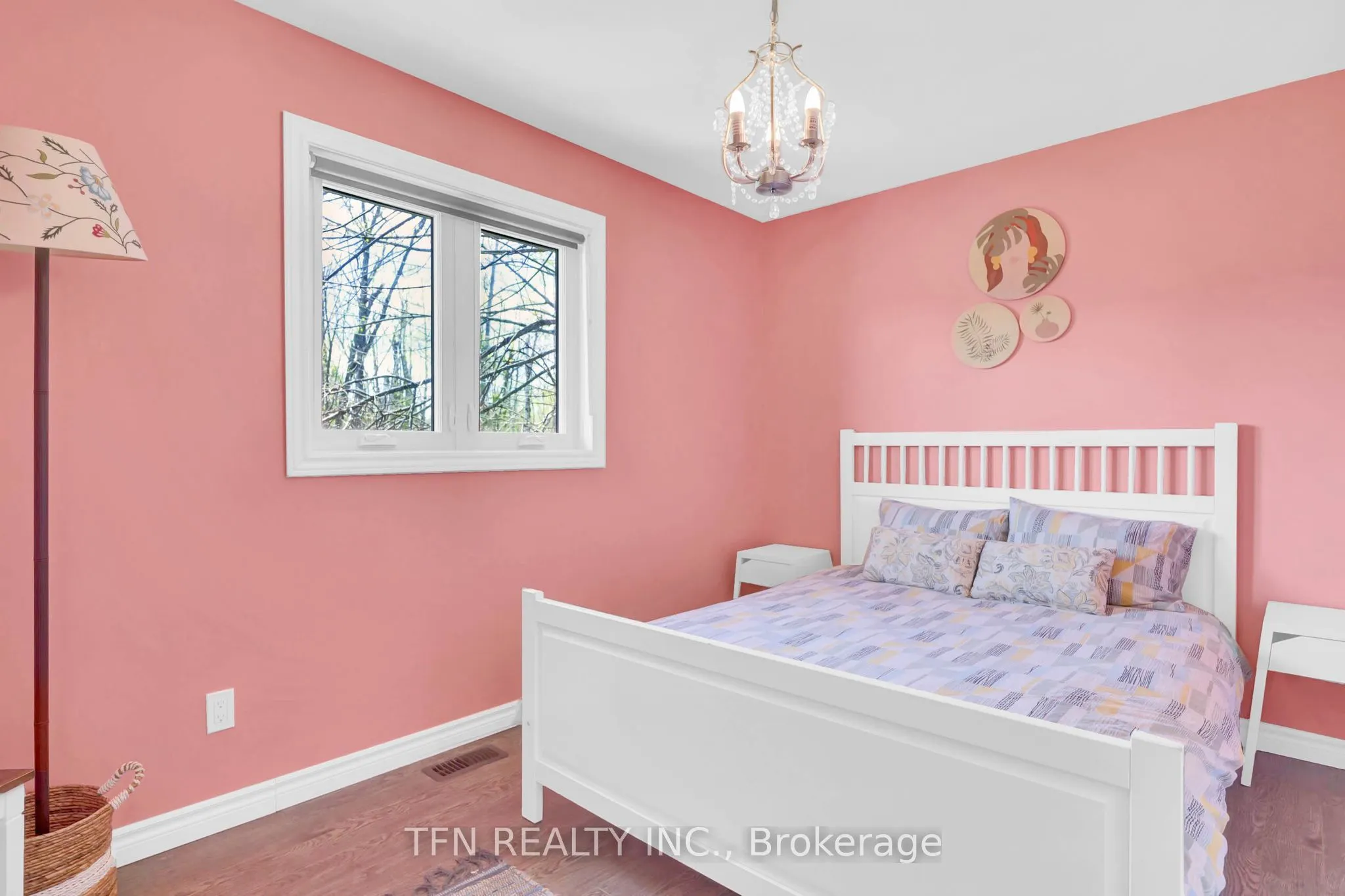 4 Pinewood Boulevard