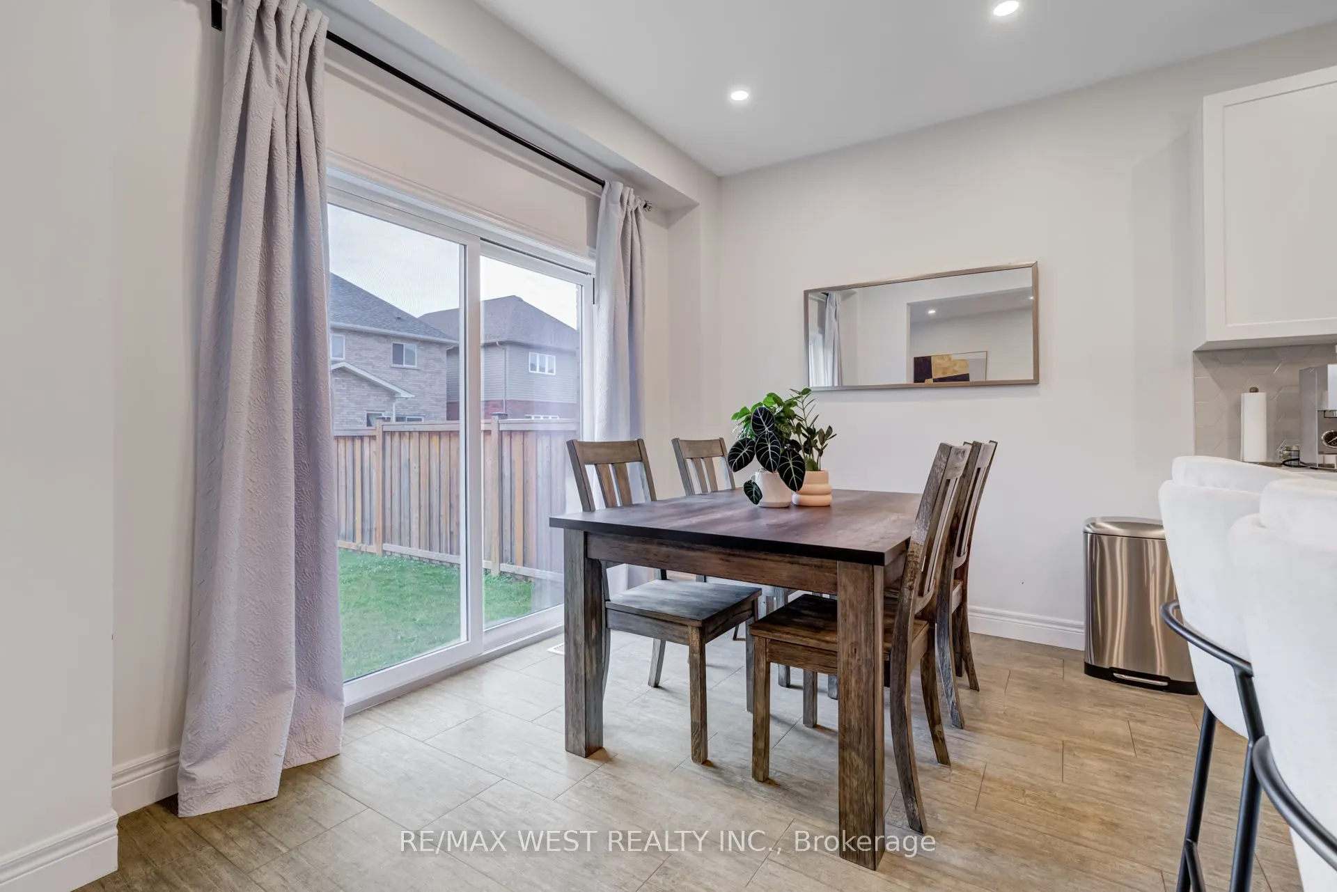 270 Dalgleish Trail