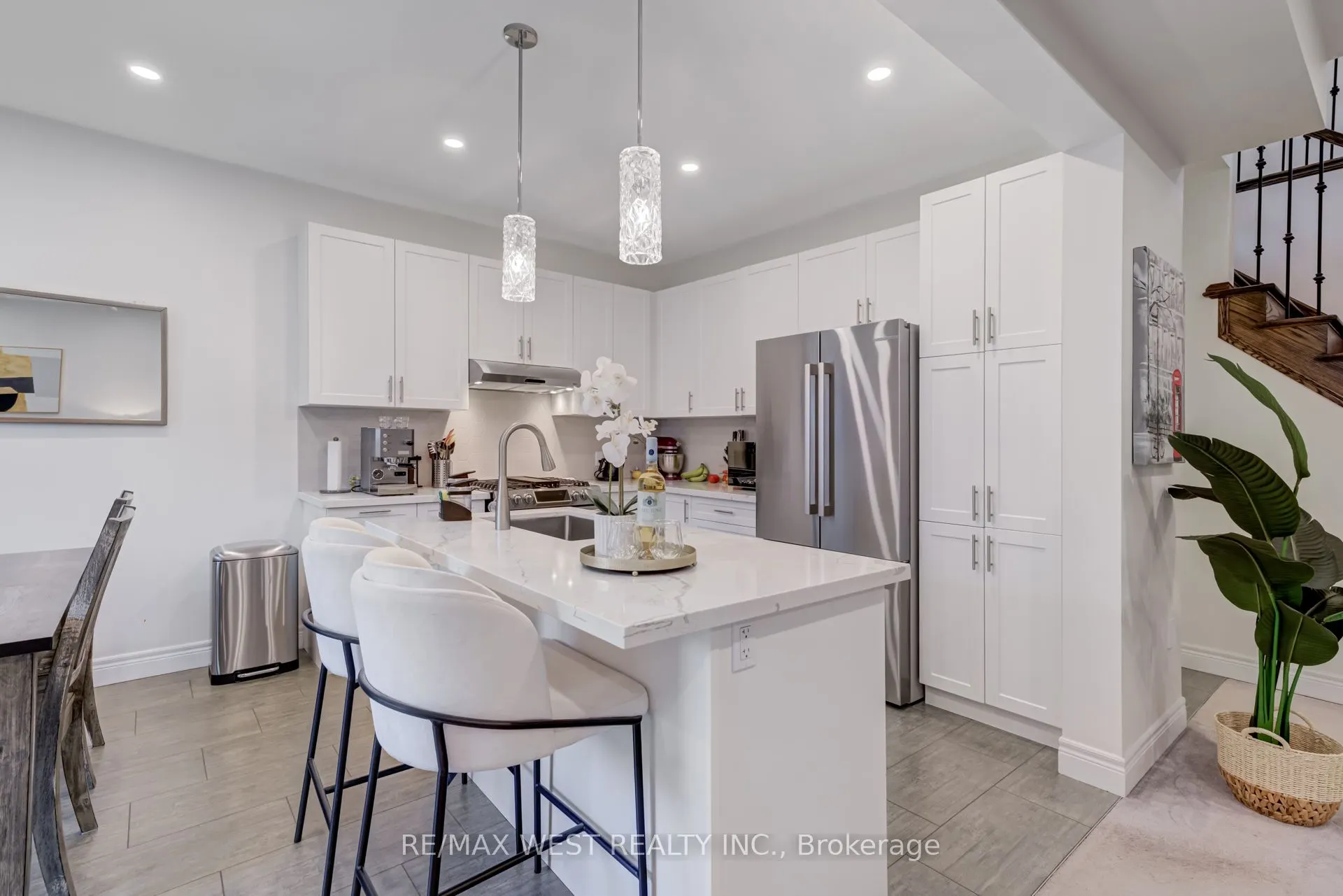 270 Dalgleish Trail