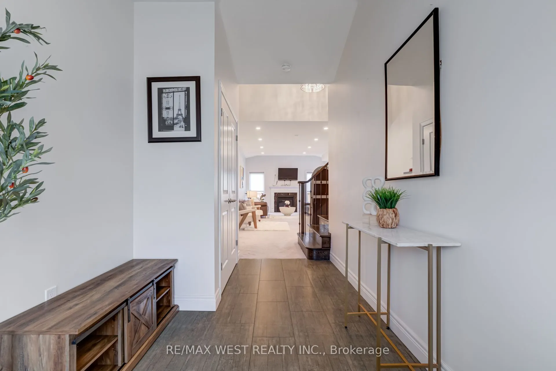 270 Dalgleish Trail